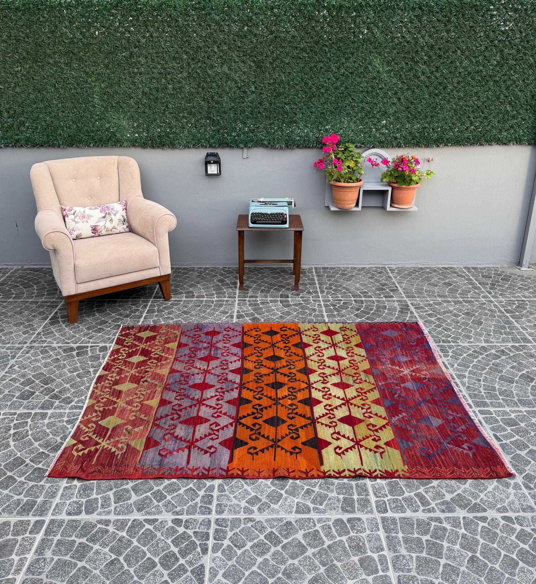 Vintage Turkish Kilim Rug, Boho Decor, Anatolian Muska Design (4.20x6.07 ft)