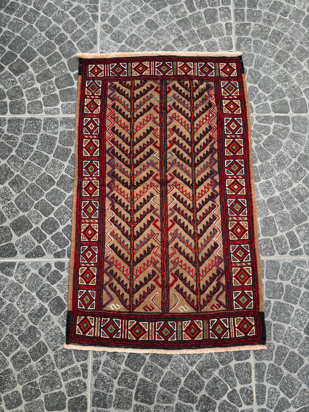 Vintage Turkish Kilim Rug, Handwoven Sumak Rug (2.43x3.97 ft)