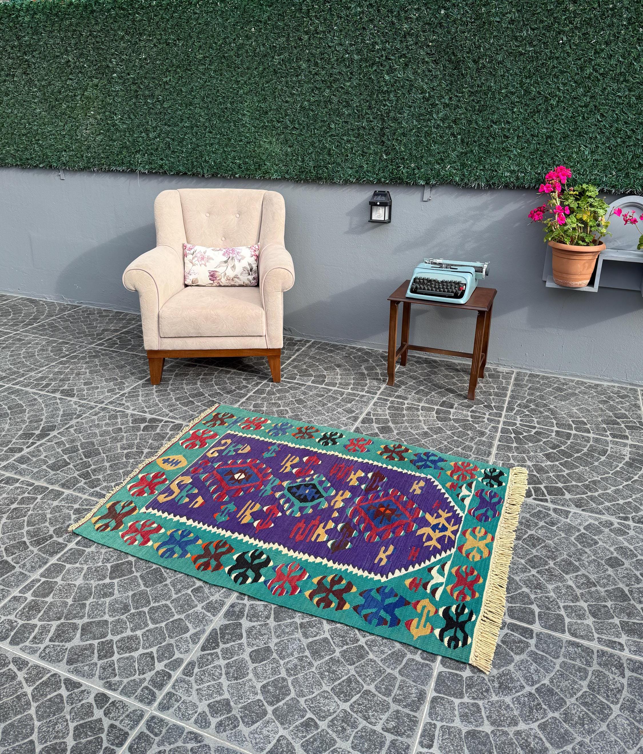 Vintage Turkish Kilim Rug – Handwoven Bohemian Decor (3.28x4.4 ft)