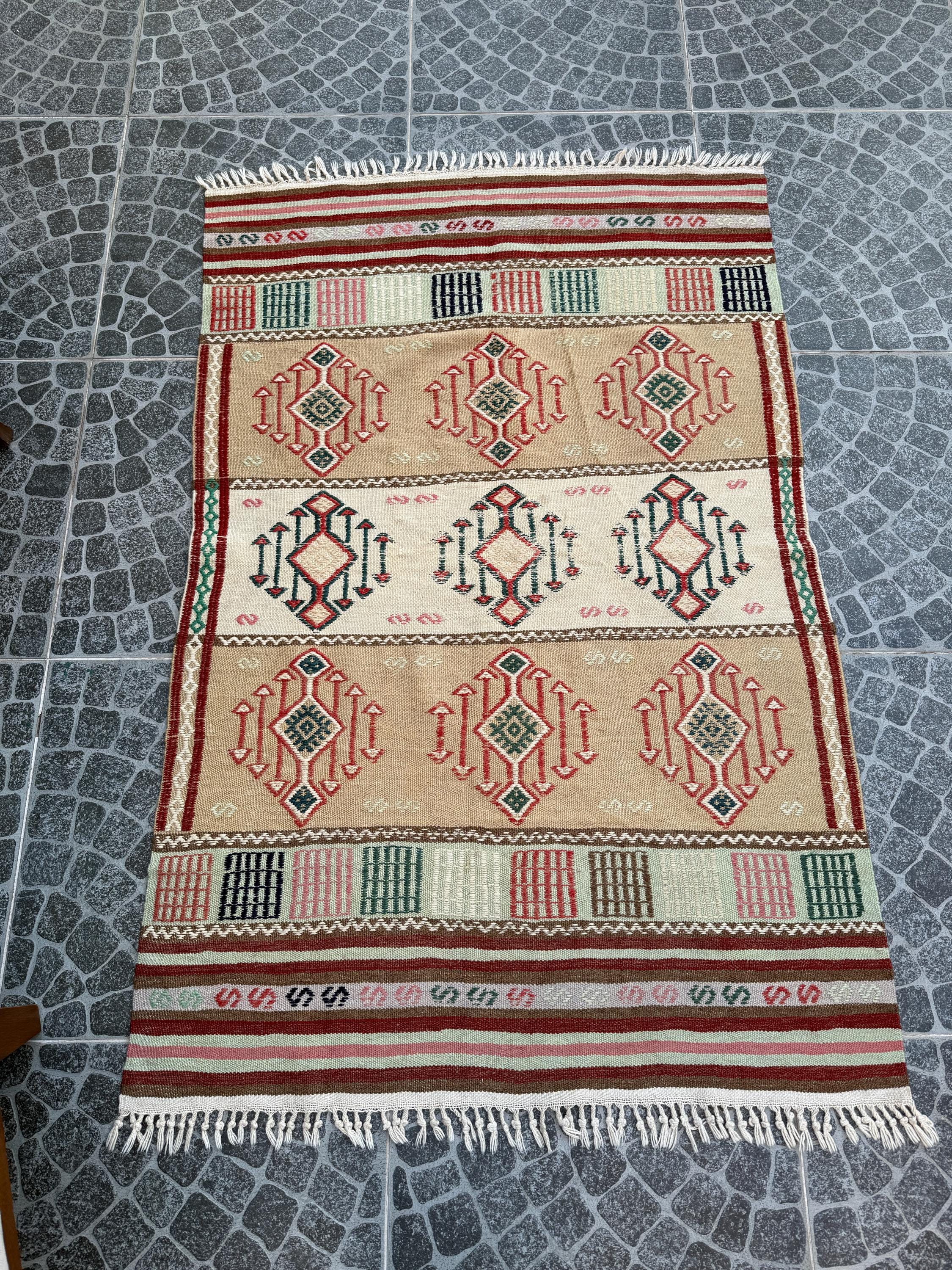 Vintage Turkish Kilim Rug, Handwoven Wool Anatolian Rug, Bohemian Decor (3.67×5.64 ft)