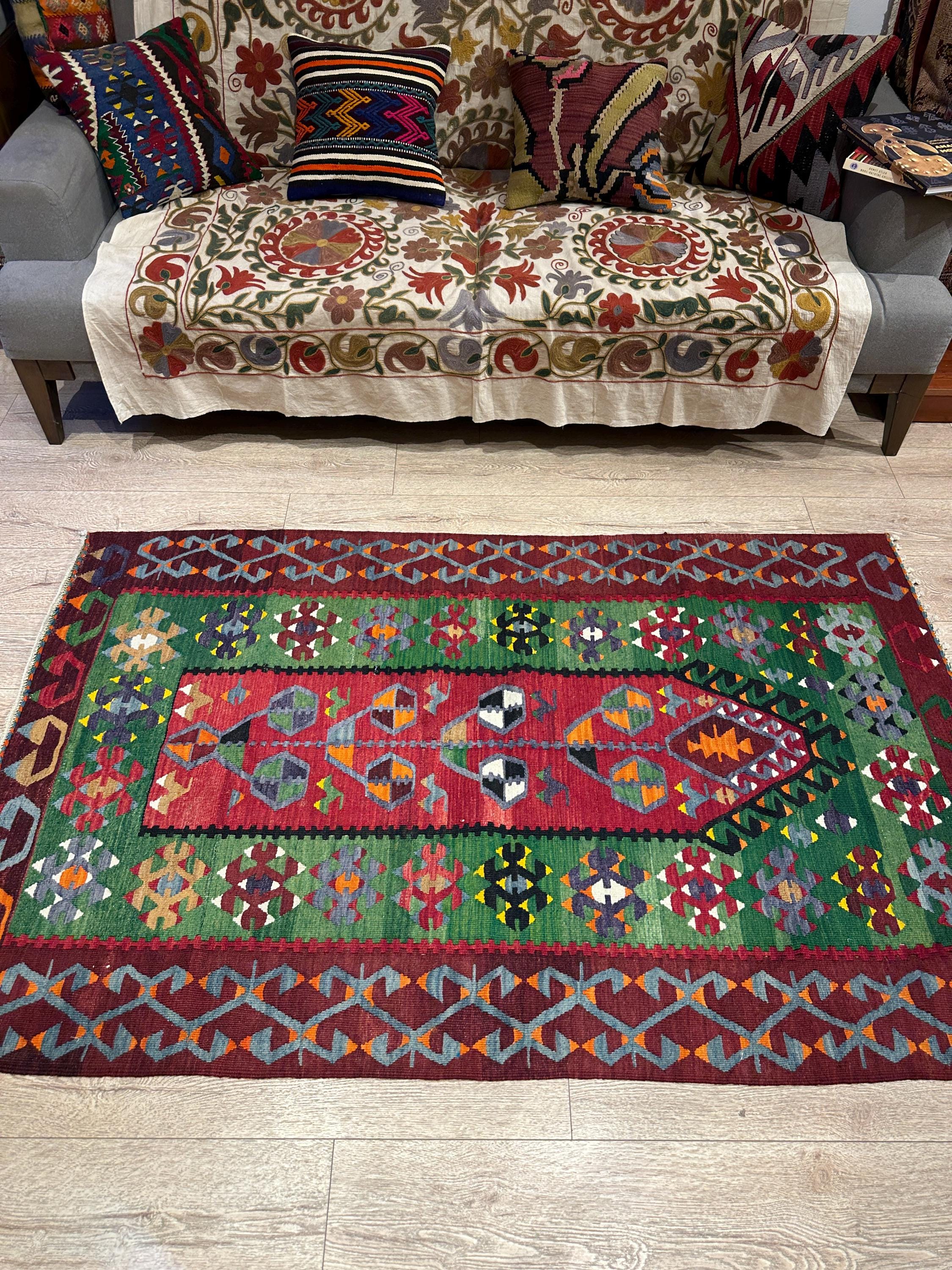 Vintage Turkish Kilim Rug, Handwoven Wool, Boho Decor (3.74 x 5.97 ft)