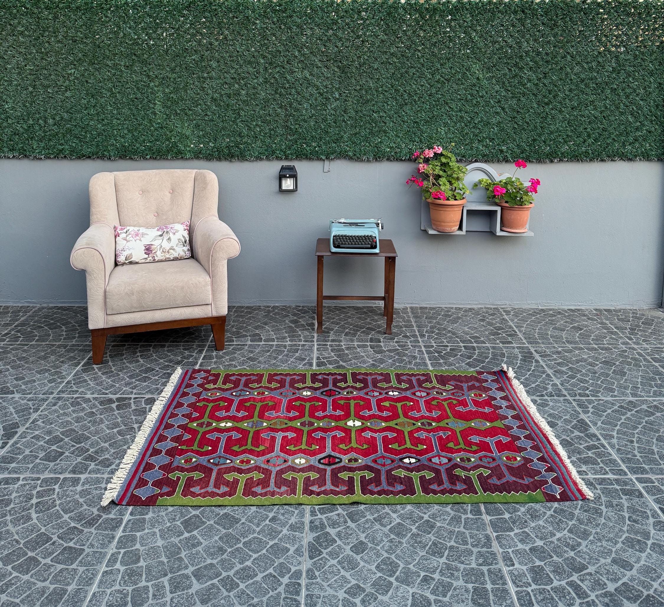 Vintage Turkish Kilim Rug, Handwoven Wool, Bohemian Home Decor (3.38x5.41 ft)