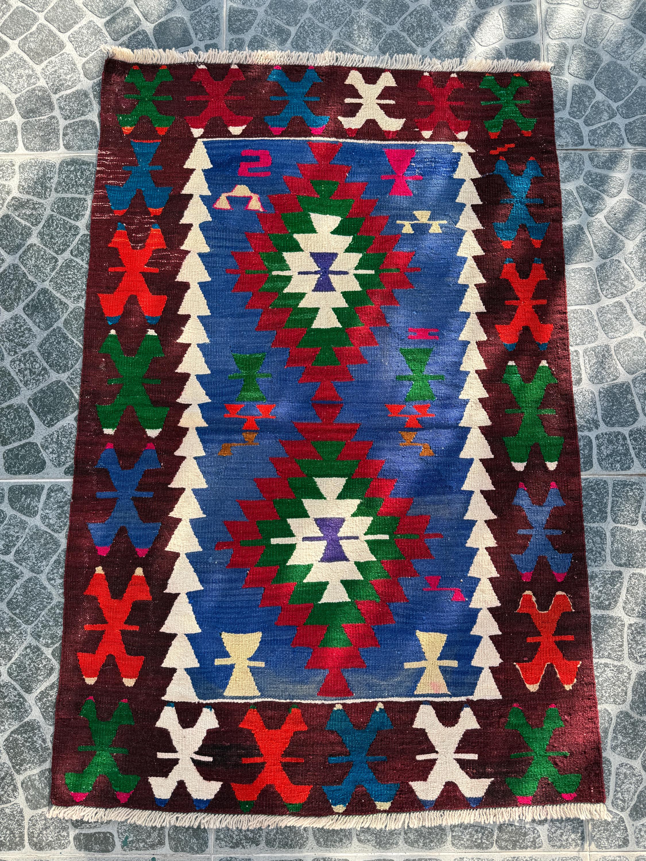 Vintage Turkish Kilim Rug, Handwoven Wool, Bohemian Decor (2.85x4.30 ft)