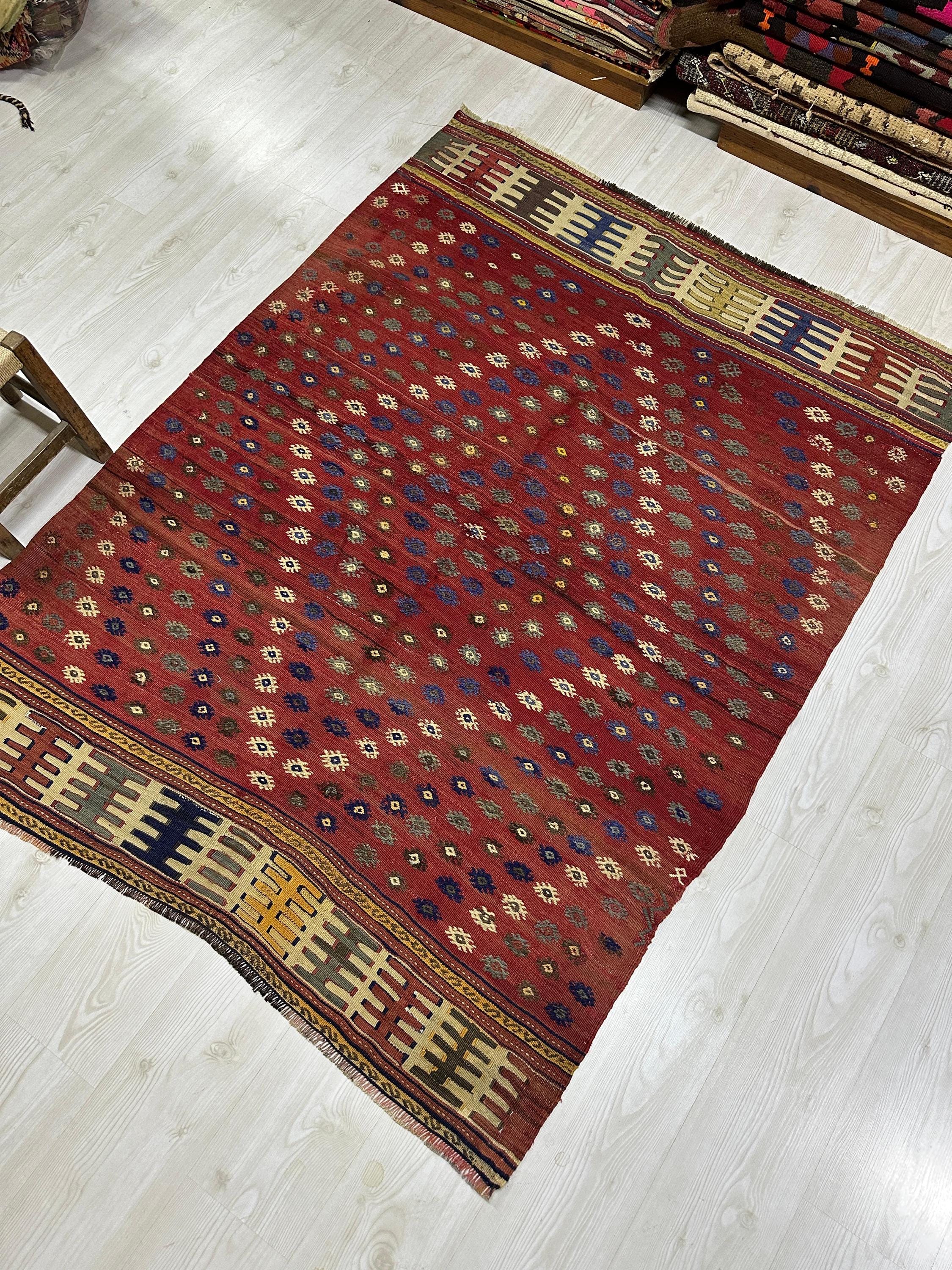 Vintage Turkish Kilim Rug – Handwoven Wool Carpet, 4.59x5.84 ft