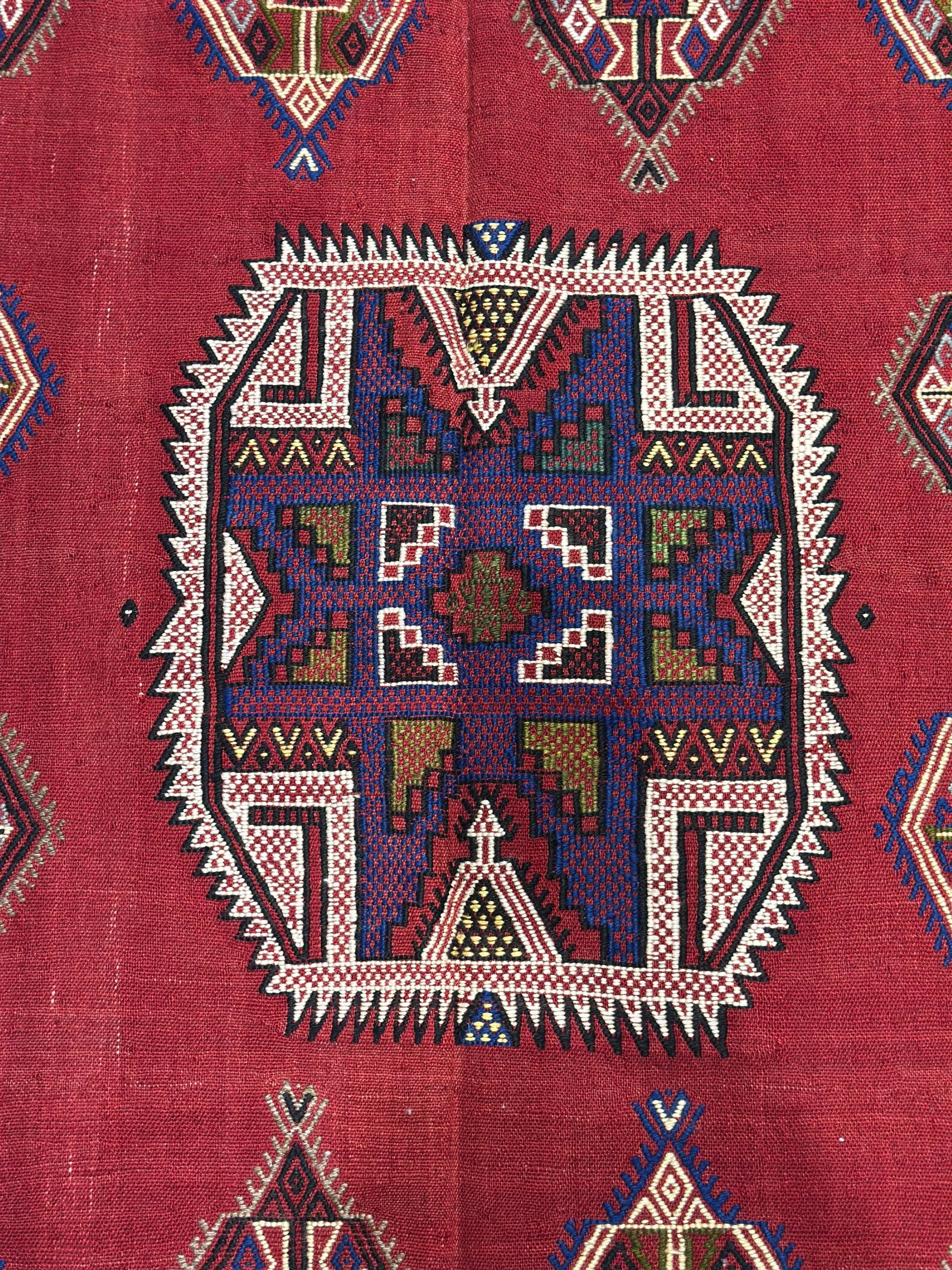 Vintage Turkish Kilim Rug – 4.4x5.9 ft, Handwoven Wool, Tribal Medallion