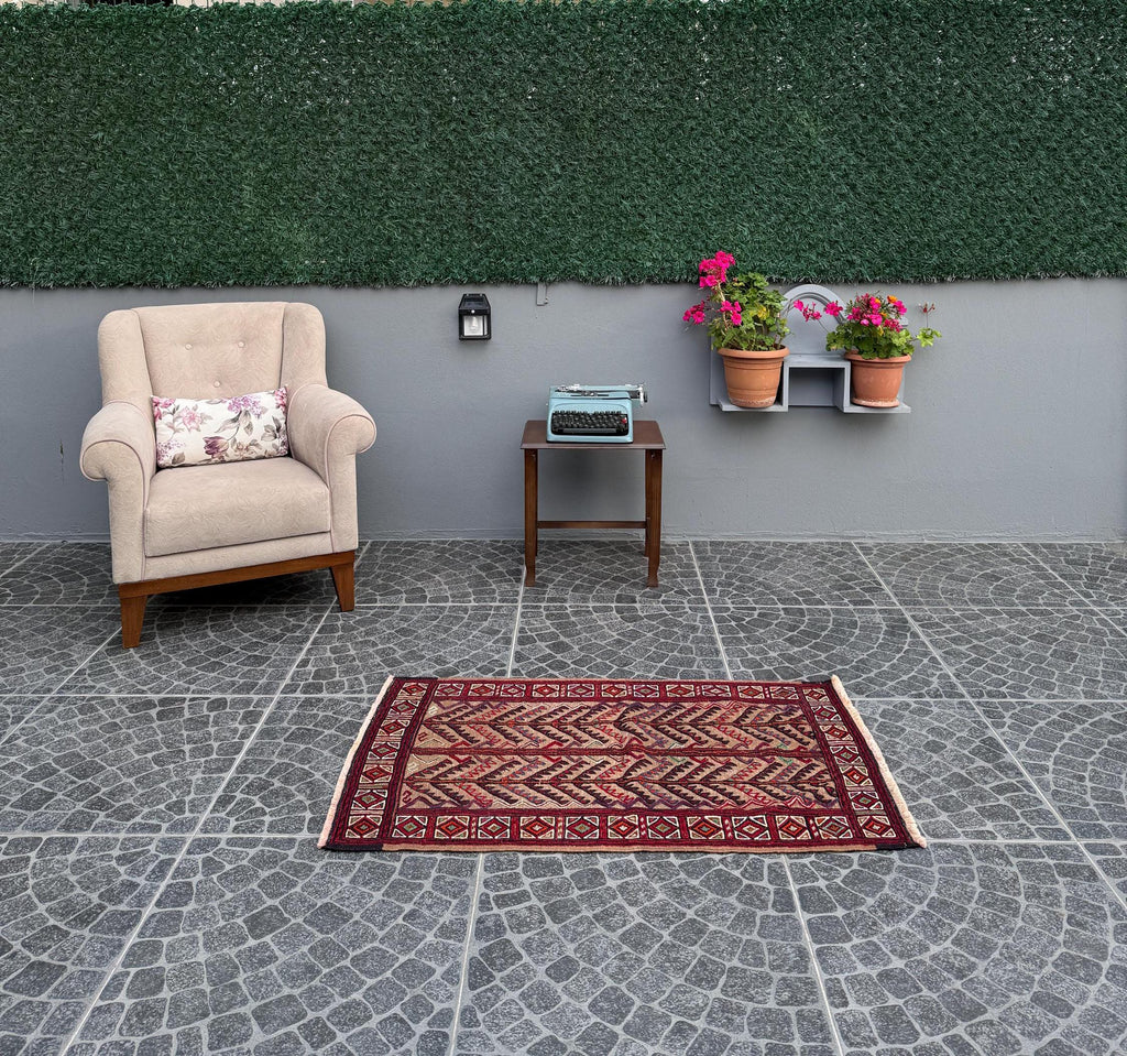 Vintage Turkish Kilim Rug, Handwoven Sumak Rug (2.43x3.97 ft)