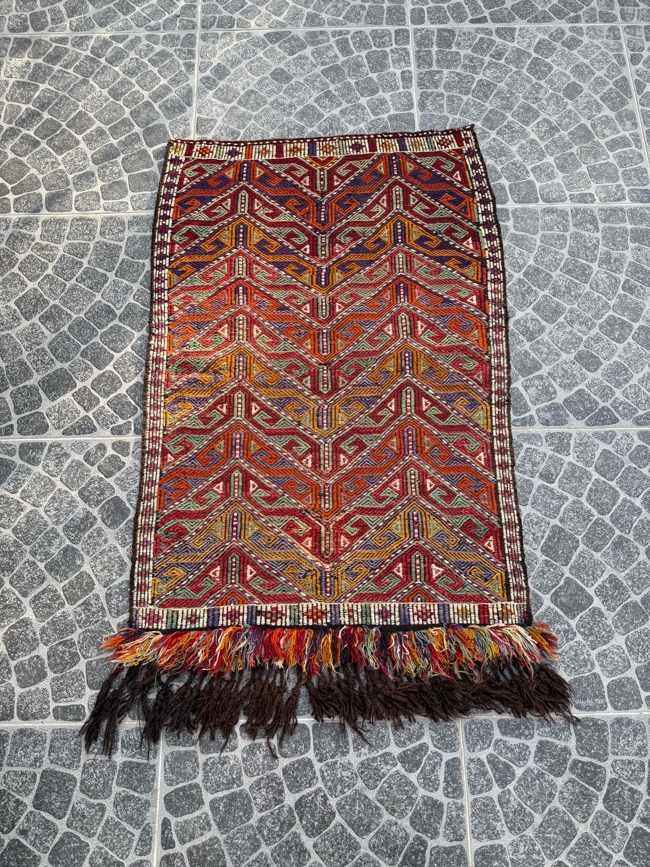 Vintage Turkish Kilim Rug: Handwoven Wool Cicim Rug (2.79x4.00 ft)