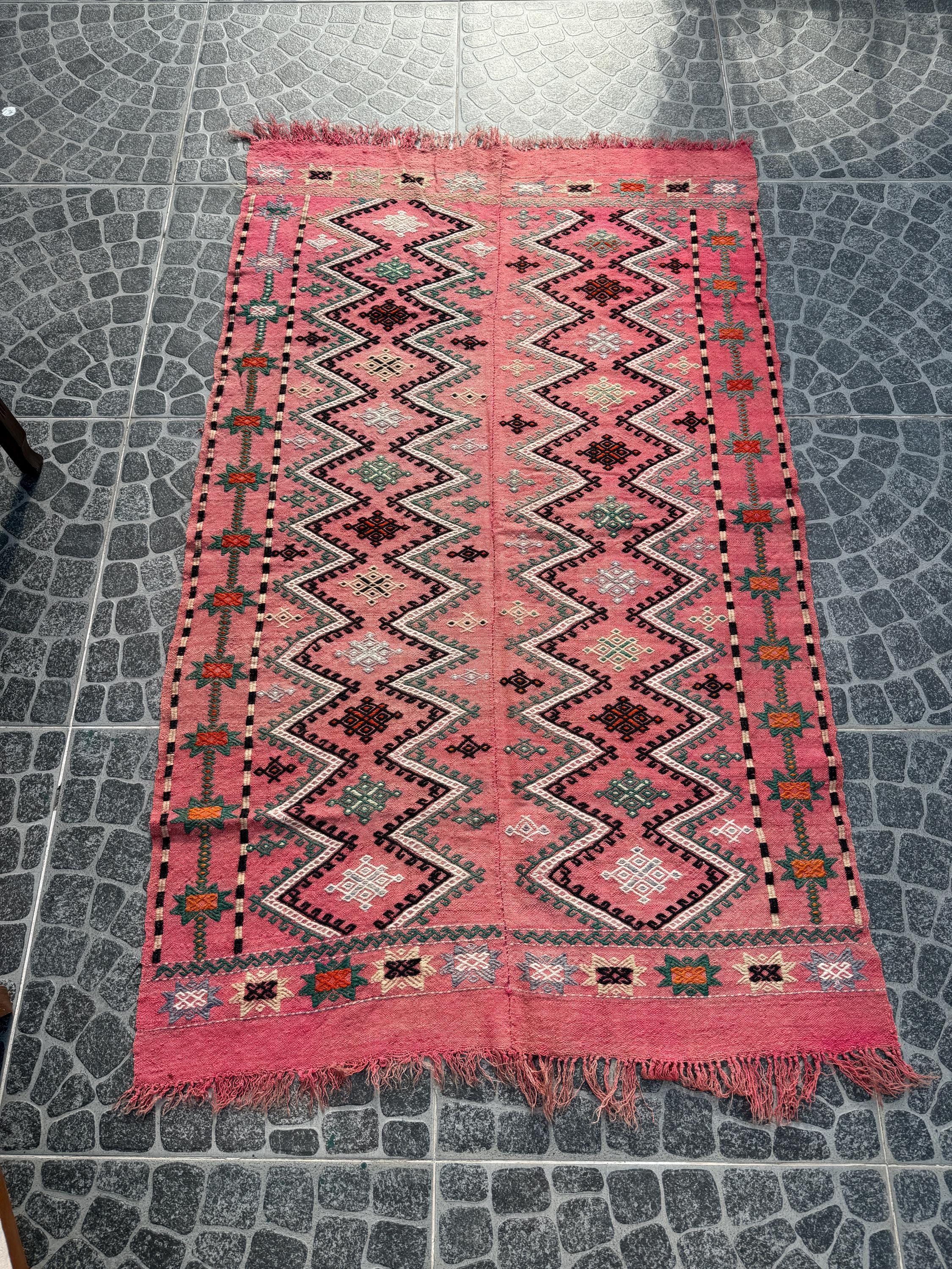 Vintage Turkish Kilim Rug, Handwoven Wool Cicim, Bohemian Decor (3.54x5.77 ft)