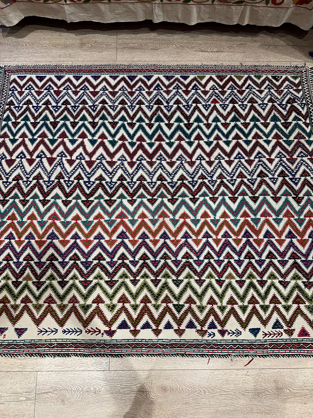 Vintage Turkish Kilim Rug (4.8 x 6.7 ft) – Handwoven Wool, Tribal Zigzag Design