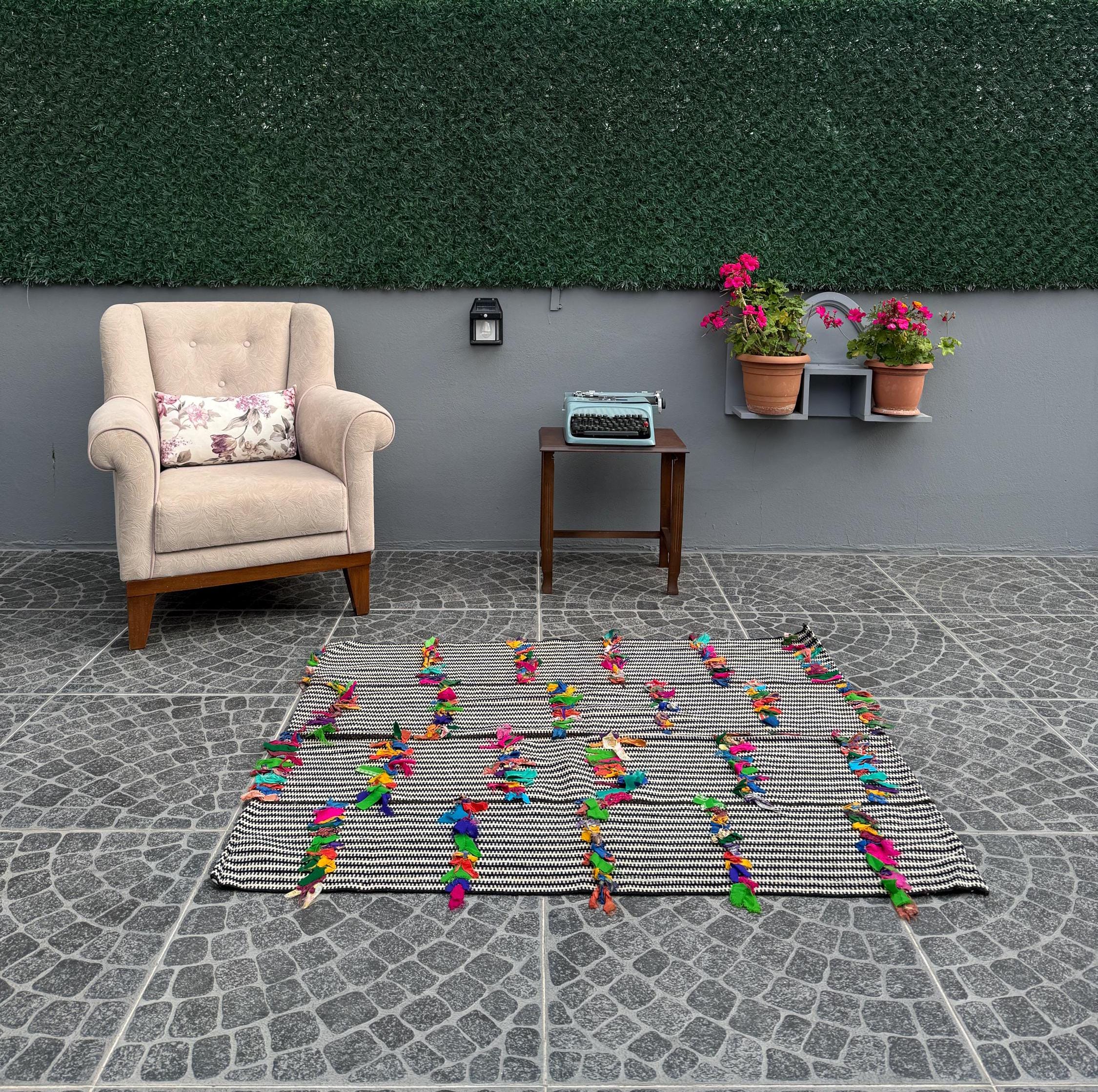 Vintage Turkish Kilim Rug: Handwoven Wool Filikli Style (3.74x4.49 ft)