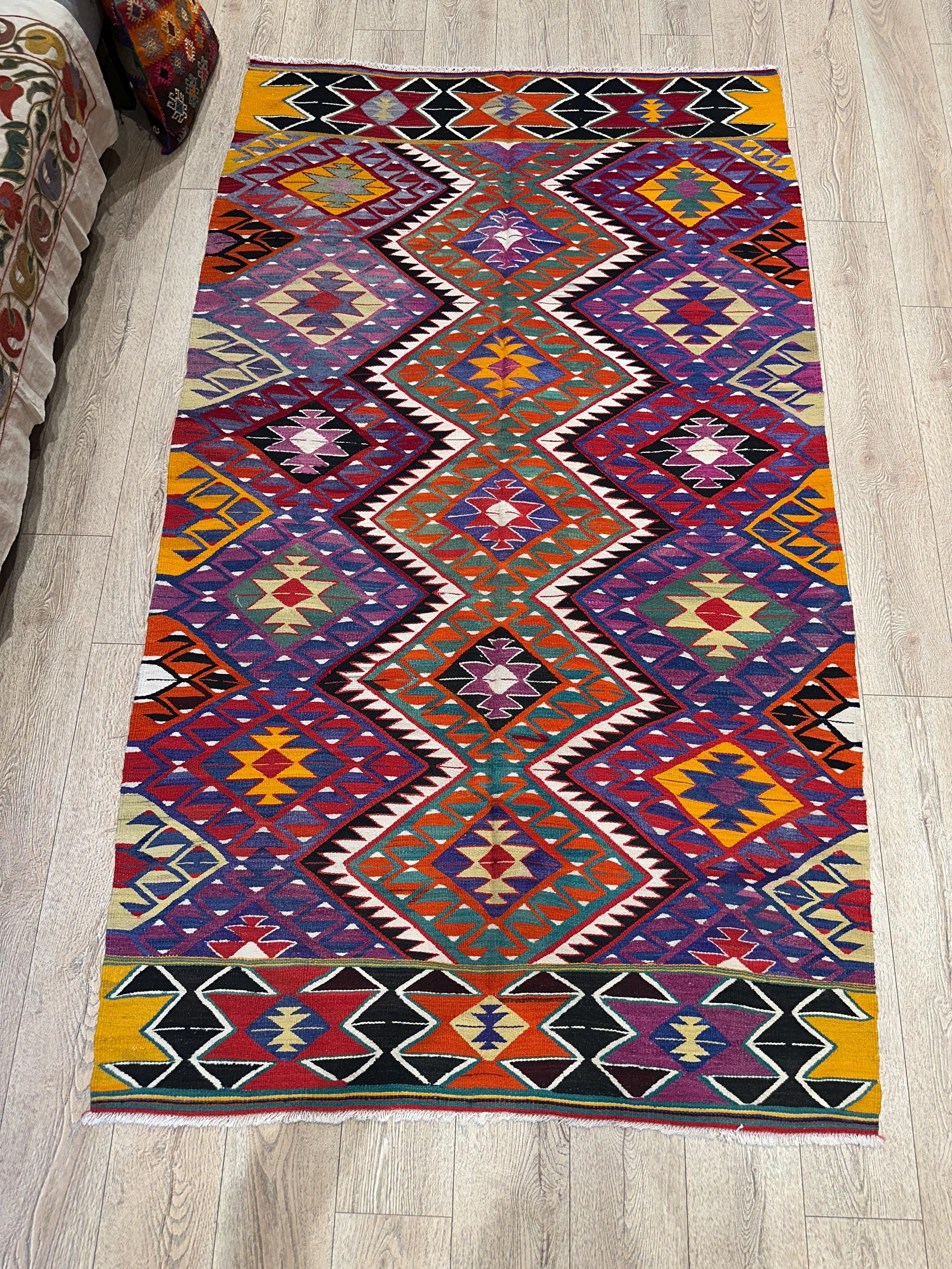 Vintage Turkish Kilim Rug (4.6 x 8 ft) – Handwoven Wool, Geometric Boho Decor