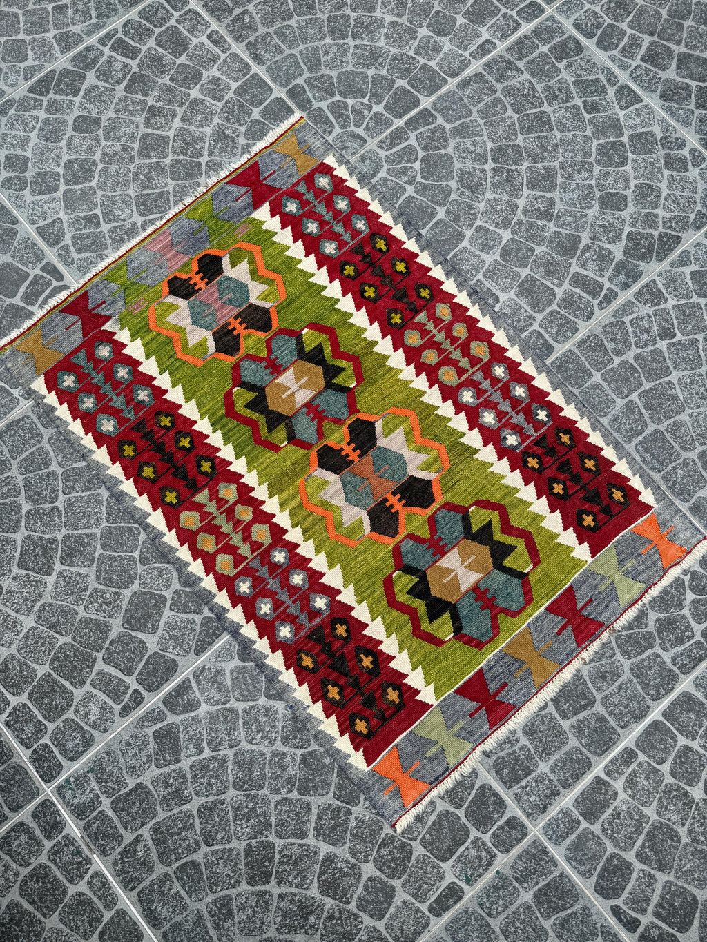 Vintage Turkish Eşme Kilim | Vibrant Green & Red Geometric Wall Hanging Rug | 2.6x3.9 ft (80x118 cm)