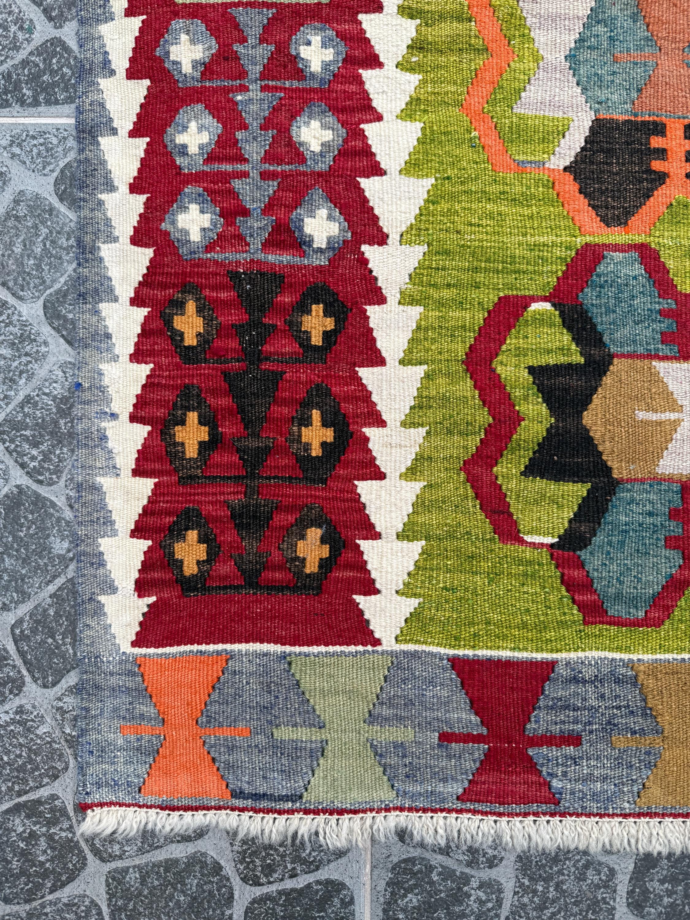 Vintage Turkish Eşme Kilim | Vibrant Green & Red Geometric Wall Hanging Rug | 2.6x3.9 ft (80x118 cm)