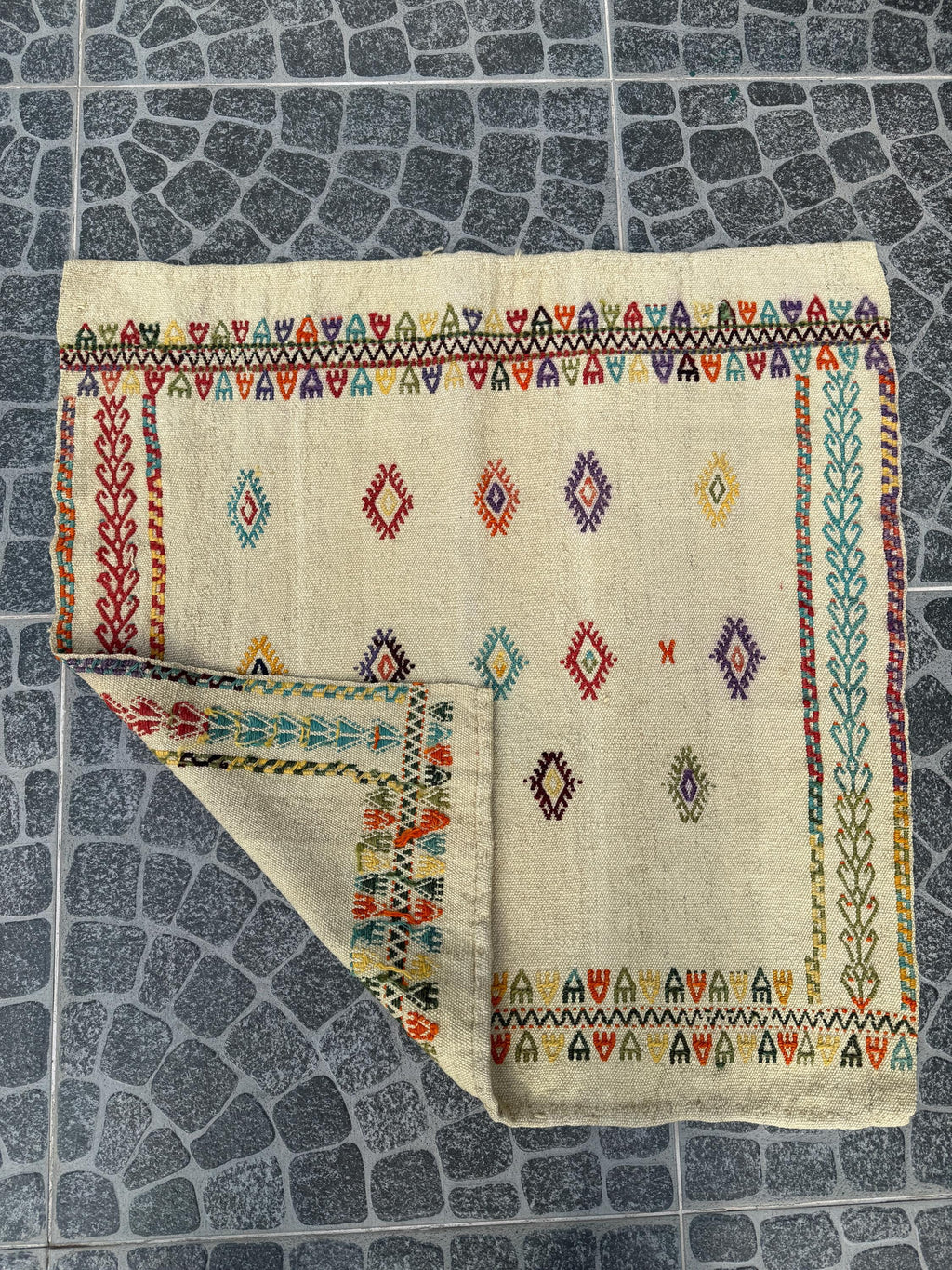 Handwoven Turkish Kilim Rug, Bohemian Geometric Accent Rug (2.89x2.95 ft)