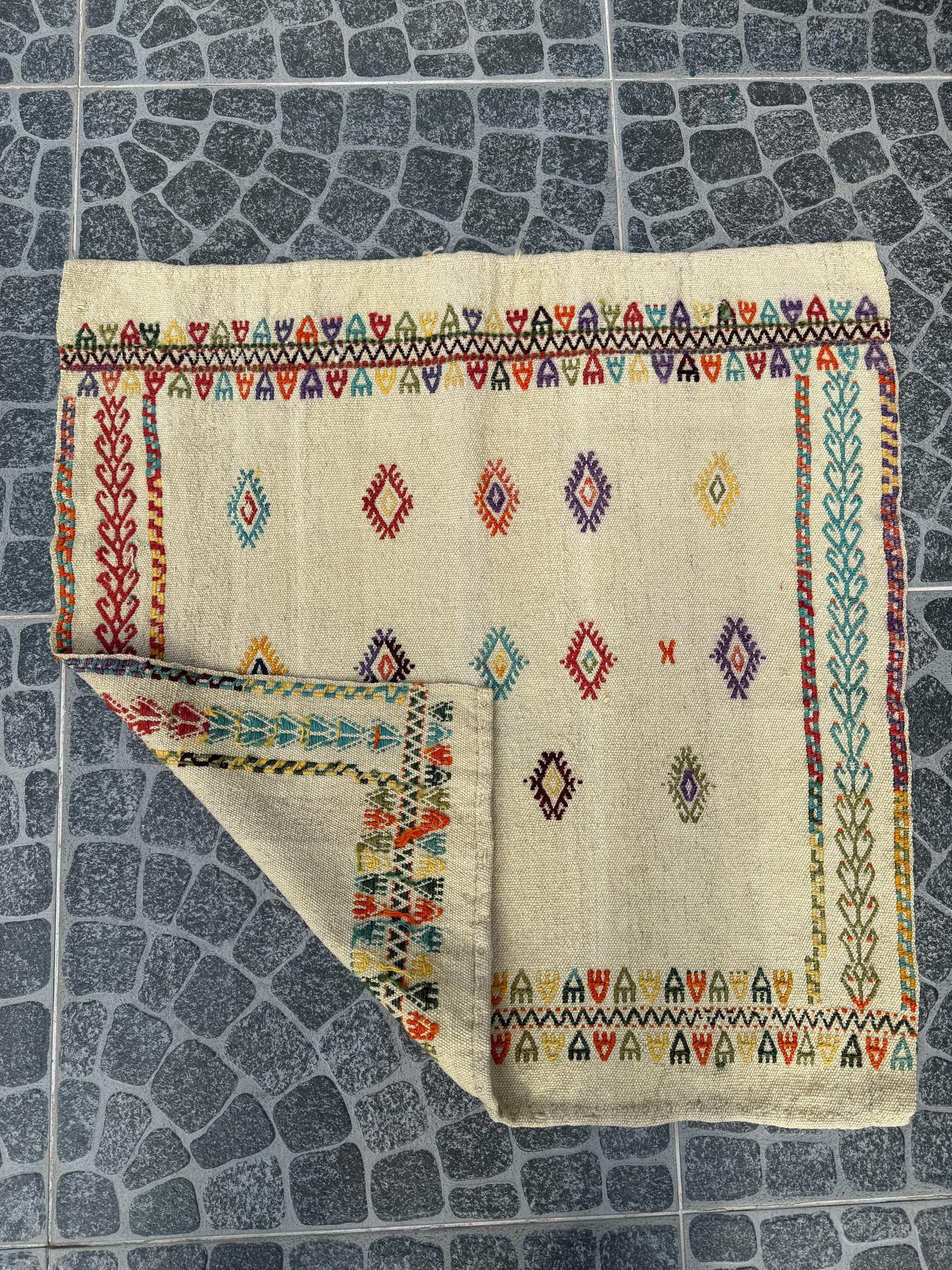 Handwoven Turkish Kilim Rug, Bohemian Geometric Accent Rug (2.89x2.95 ft)