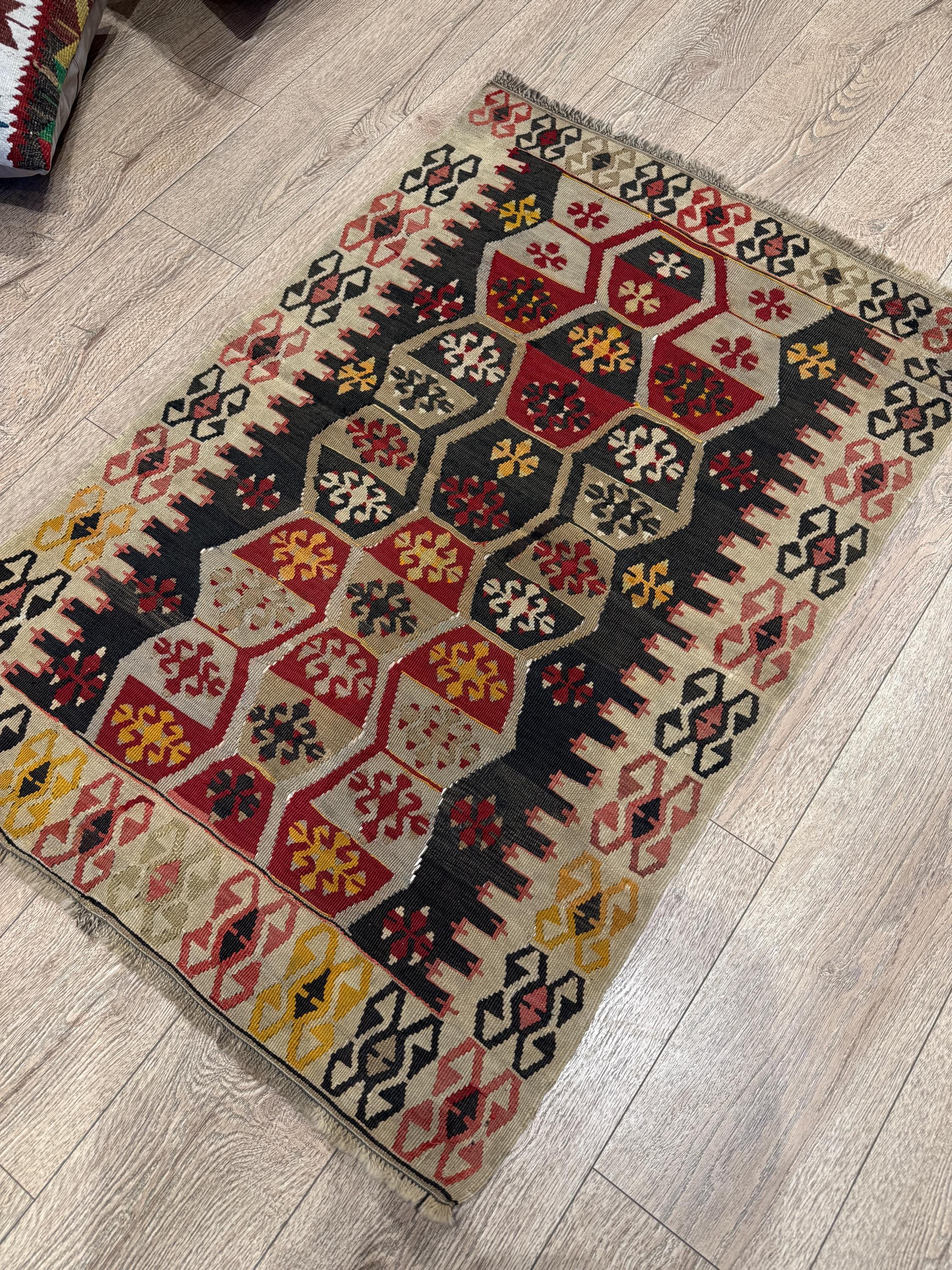 Vintage Turkish Kilim Rug, Handwoven Wool Medallion Rug (2.7 × 3.9 ft)