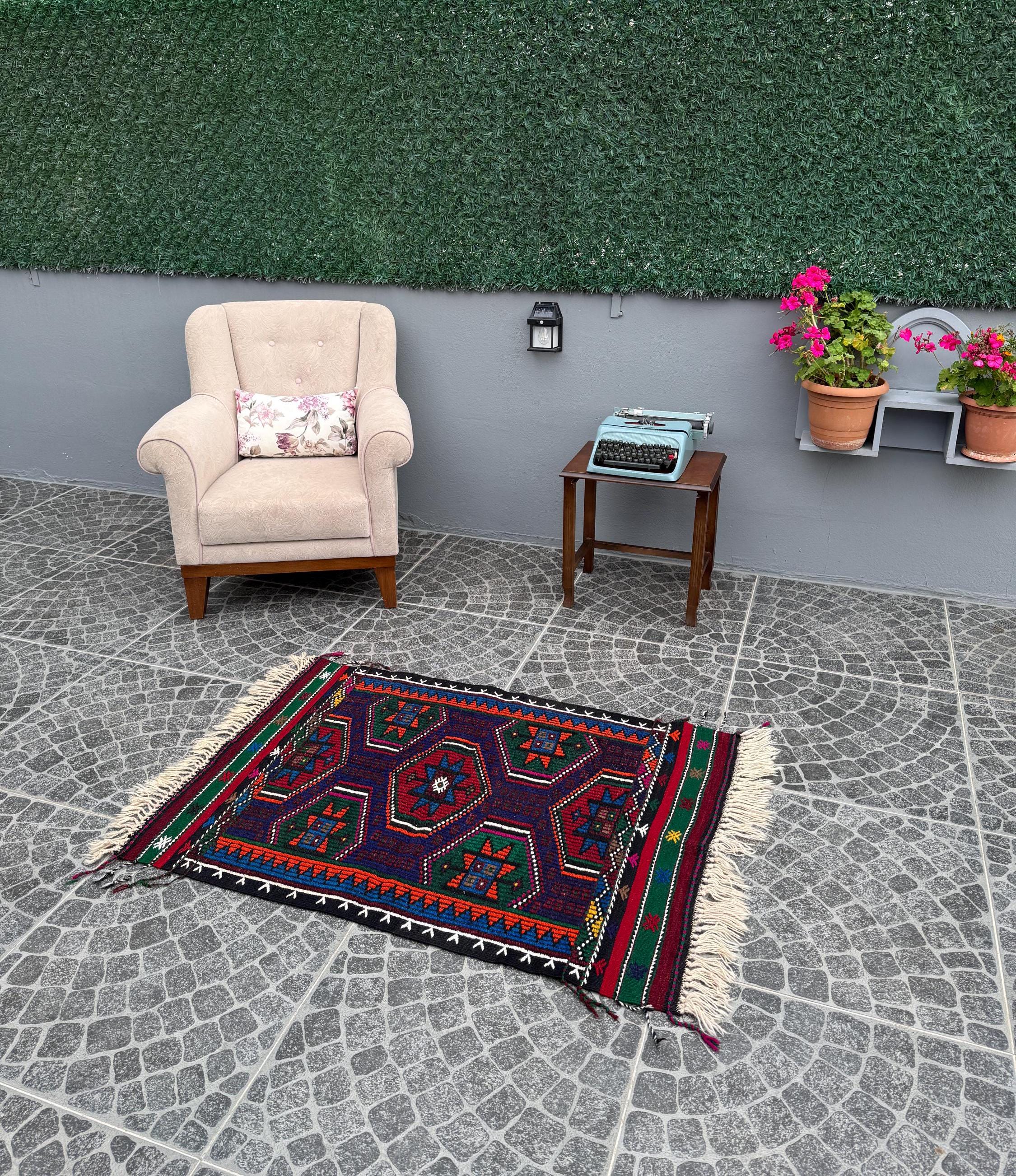 Vintage Turkish Kilim Rug, Handwoven Boho Decor (2.89x4.00 ft)