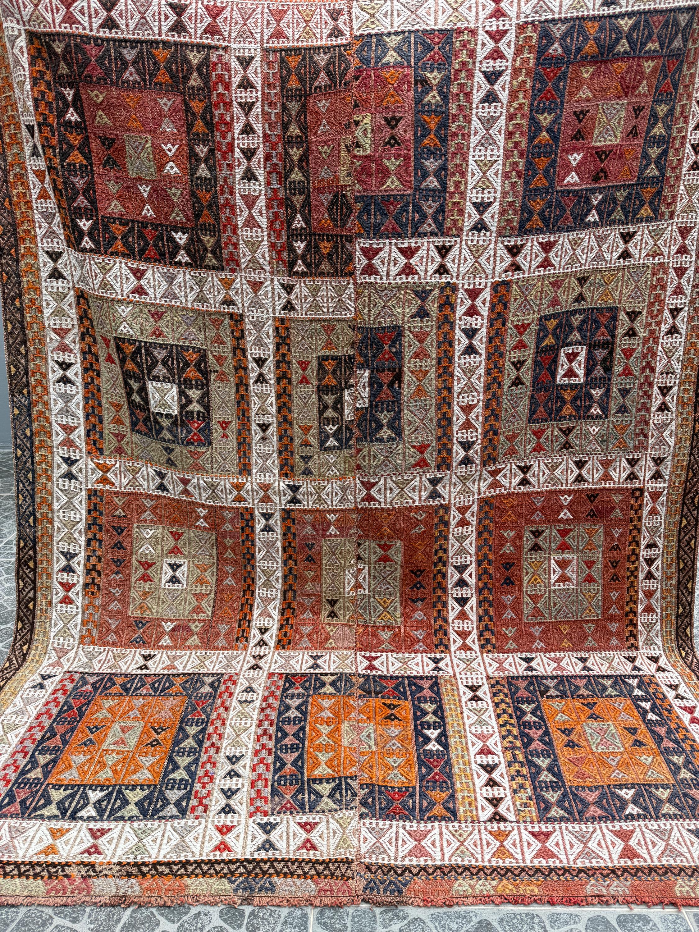 Vintage Turkish Kilim Rug, Handwoven Bohemian Decor (5.81x7.44 ft)