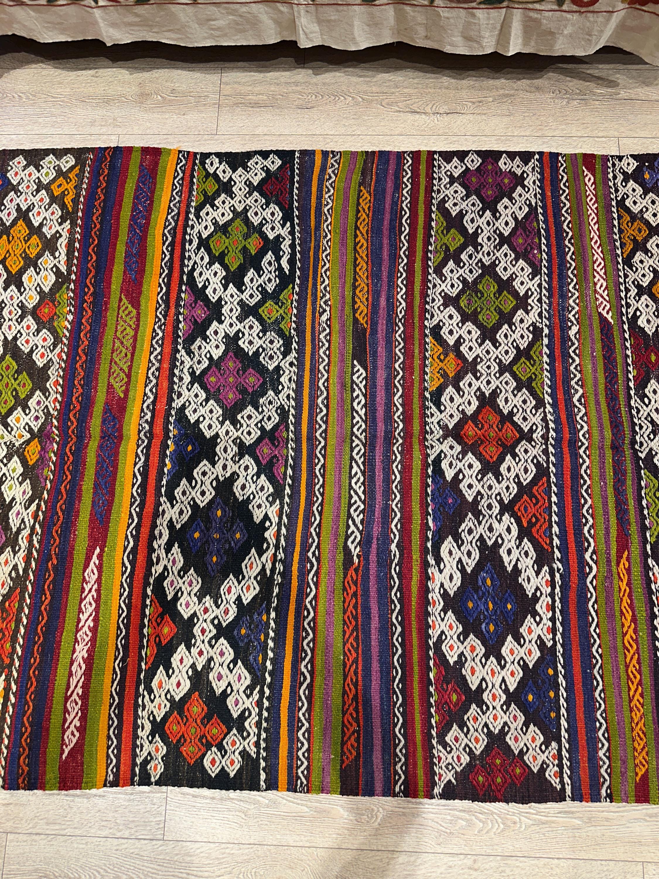 Vintage Turkish Kilim Rug – 4.6 x 7.7 ft, Multicolor Wool Area Rug