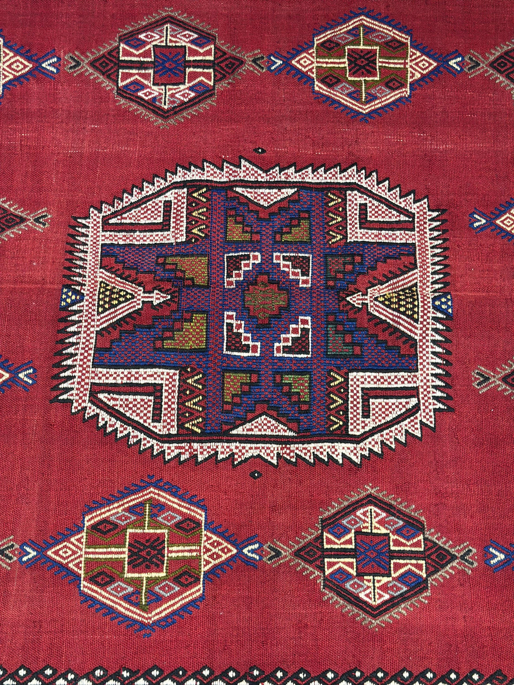 Vintage Turkish Kilim Rug – 4.4x5.9 ft, Handwoven Wool, Tribal Medallion