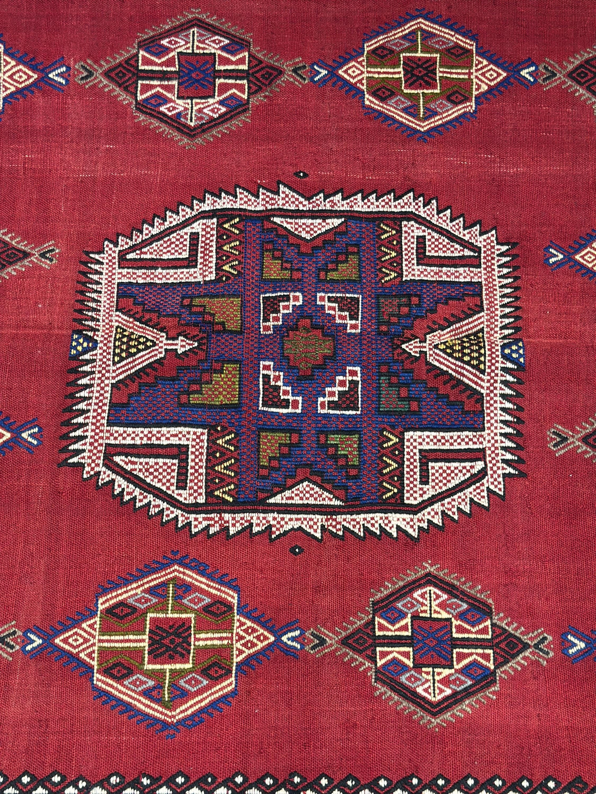 Vintage Turkish Kilim Rug – 4.4x5.9 ft, Handwoven Wool, Tribal Medallion