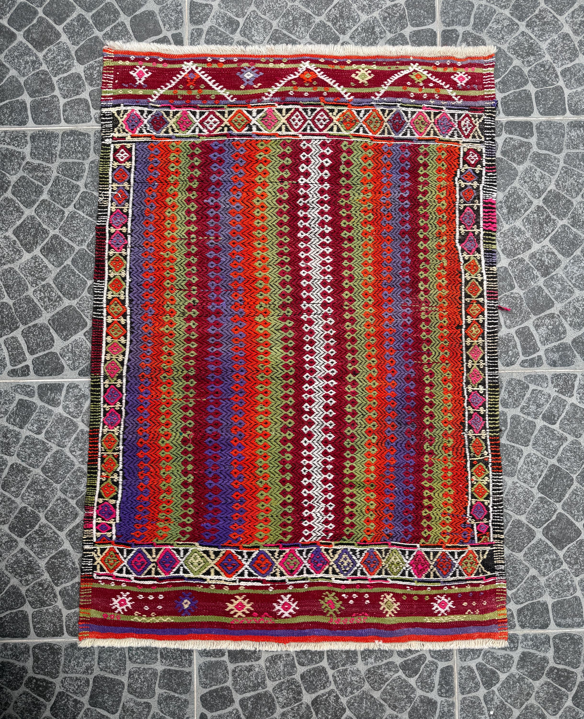 Vintage Turkish Cicim Rug, Handwoven Bohemian Decor (3.11x4.52ft)
