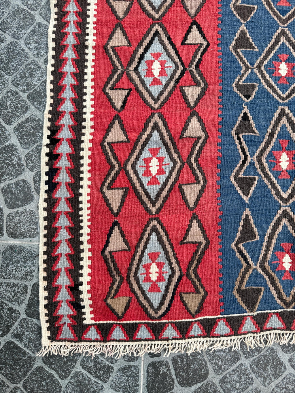 Vintage Handwoven Turkish Kilim Rug, Amulet Star Motifs, 3.44x5.41 ft