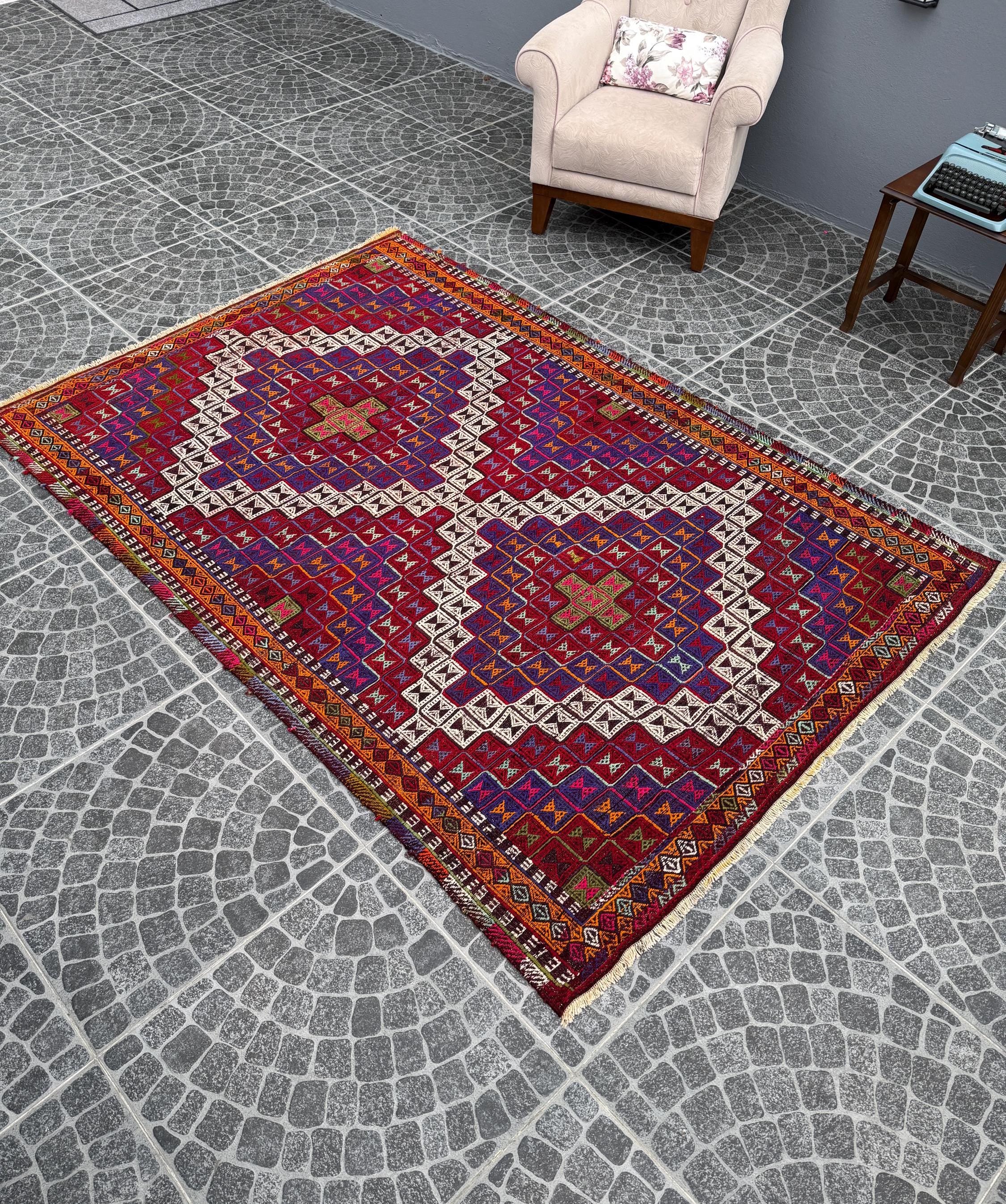 Vintage Turkish Kilim Rug, Handwoven Bohemian Decor (5.51x7.94 ft)