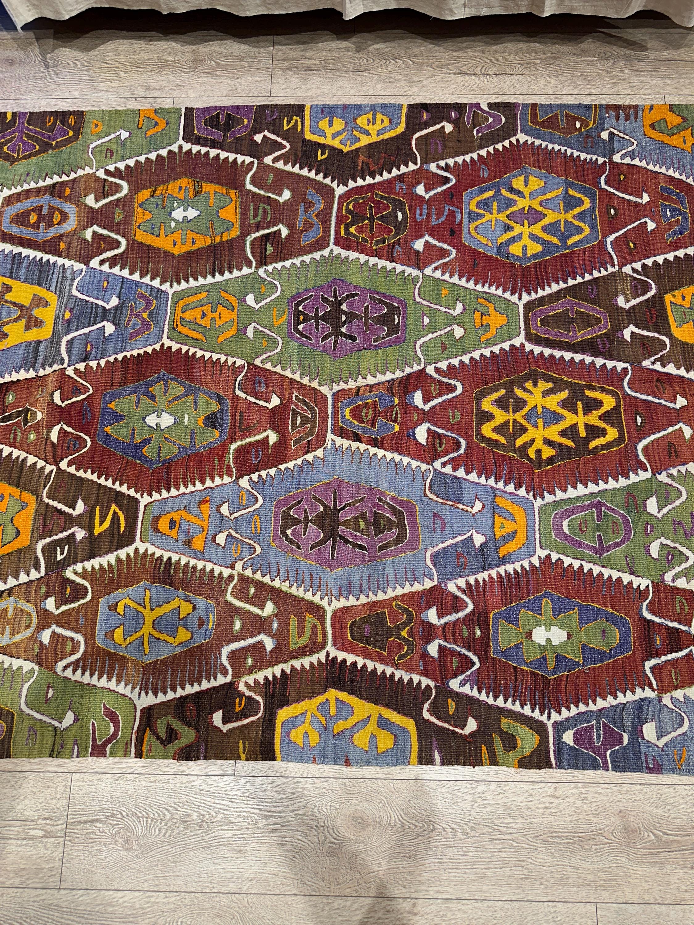 Vintage Turkish Kilim Rug – 4.8 x 8.8 ft, Handwoven Wool, Tribal Geometric Decor