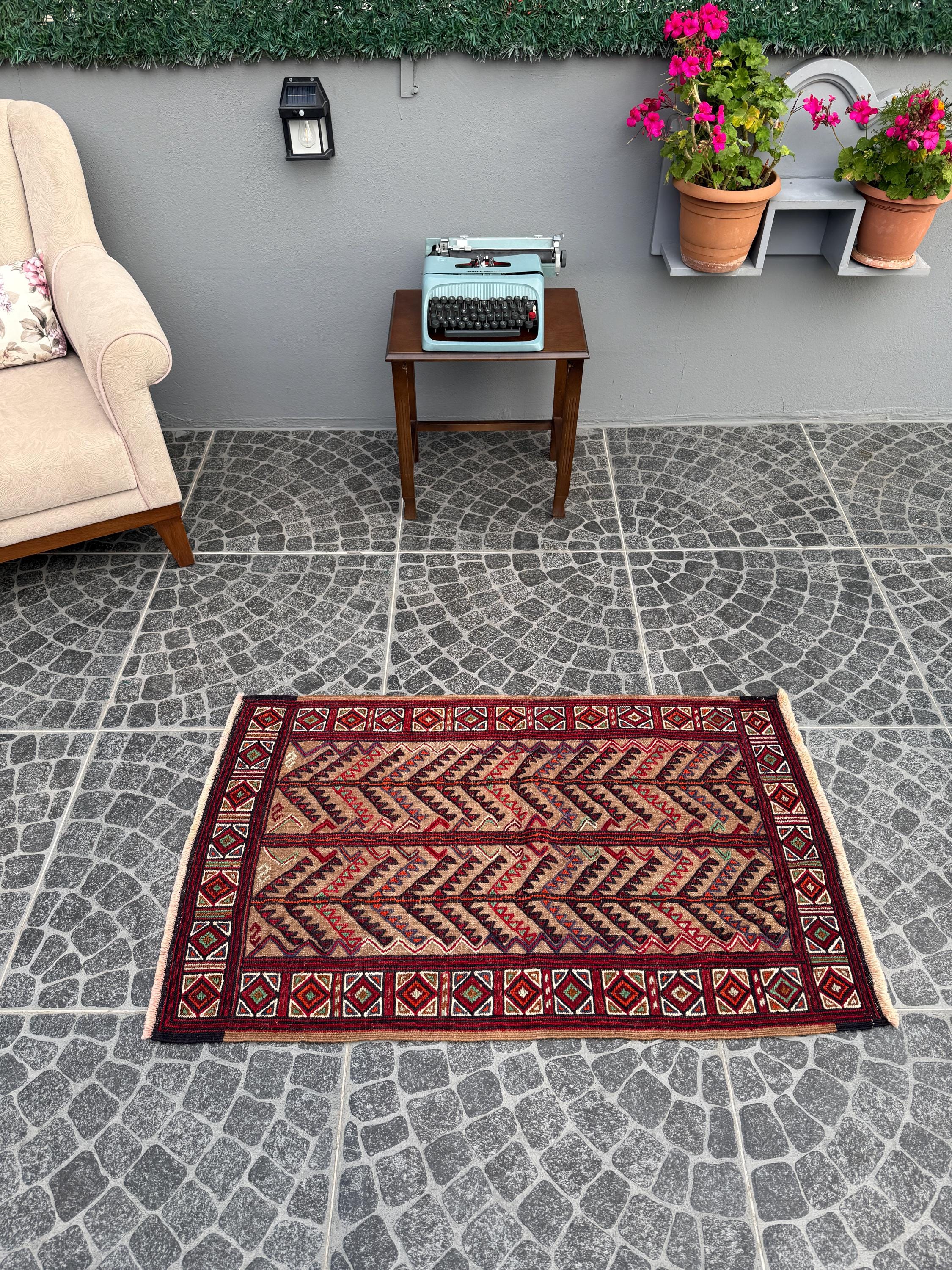 Vintage Turkish Kilim Rug, Handwoven Sumak Rug (2.43x3.97 ft)