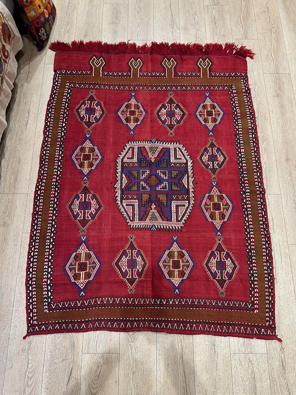 Vintage Turkish Kilim Rug – 4.4x5.9 ft, Handwoven Wool, Tribal Medallion