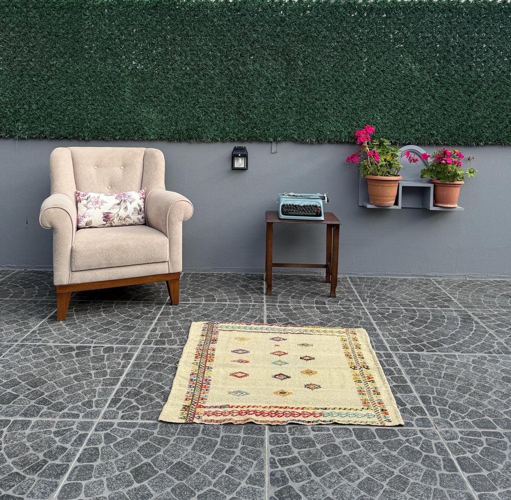 Handwoven Turkish Kilim Rug, Bohemian Geometric Accent Rug (2.89x2.95 ft)