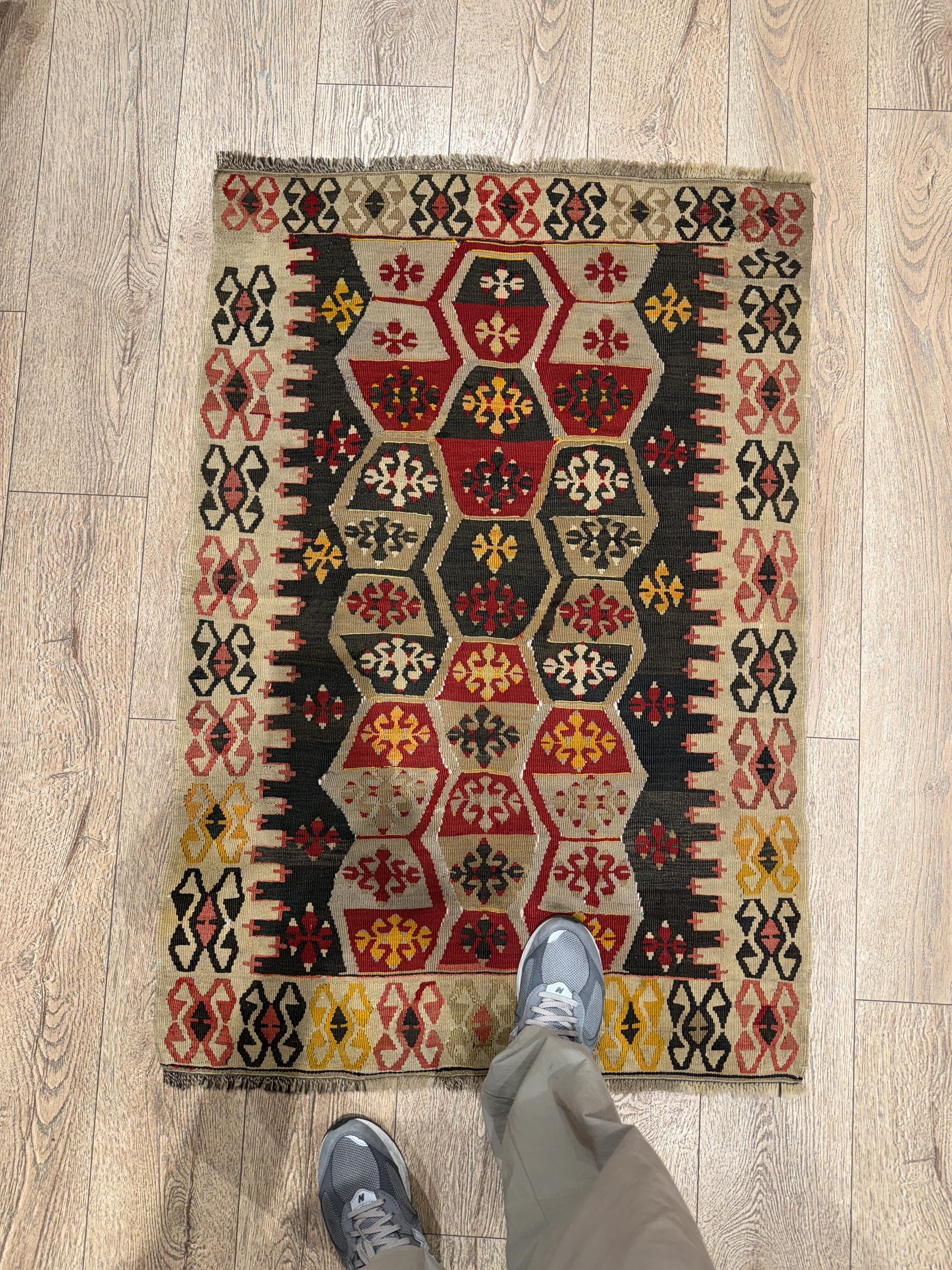 Vintage Turkish Kilim Rug, Handwoven Wool Medallion Rug (2.7 × 3.9 ft)