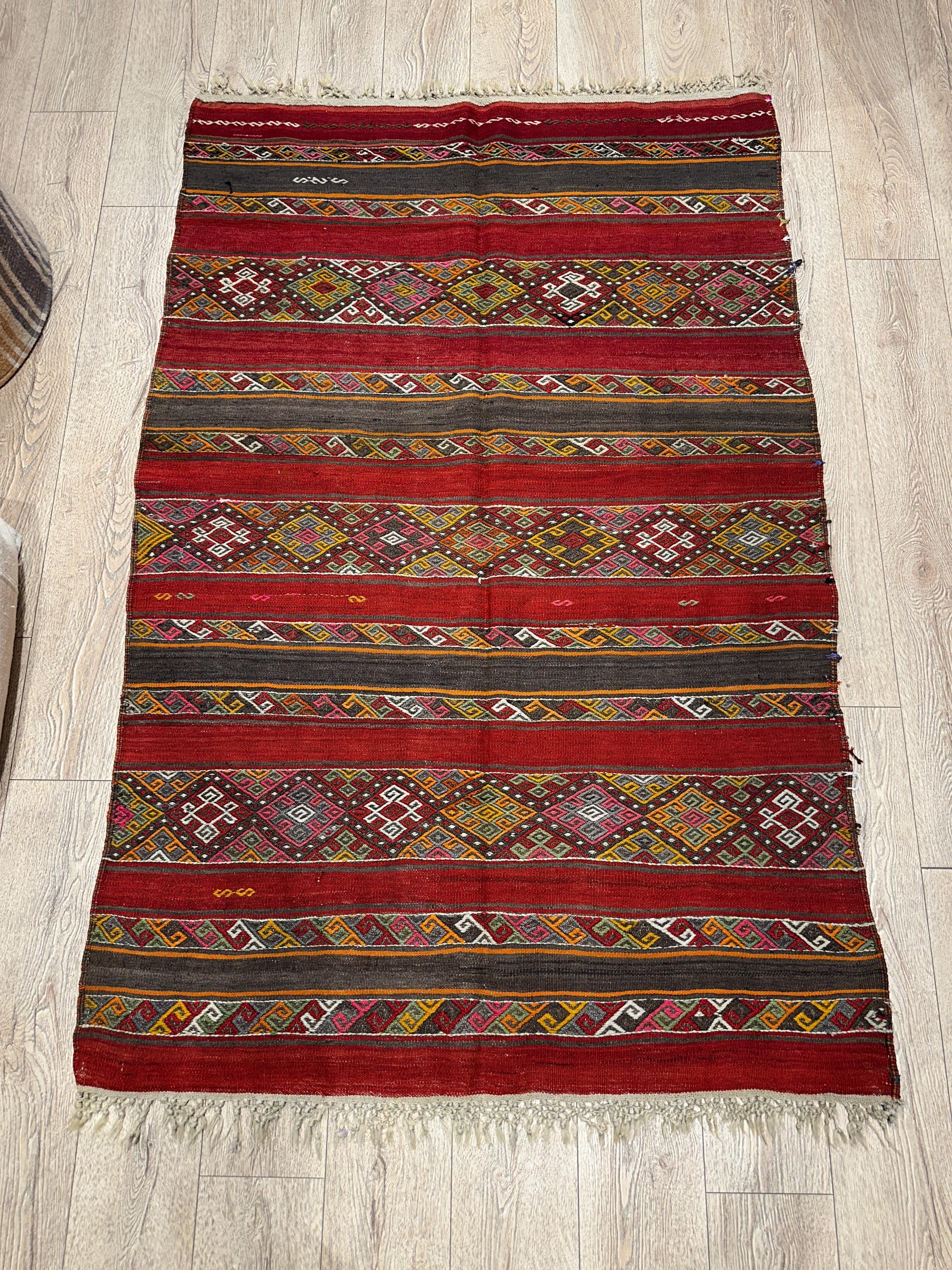 Vintage Turkish Kilim Rug – Handwoven Wool, Tribal Boho Decor (4.2 x 6.5 ft)