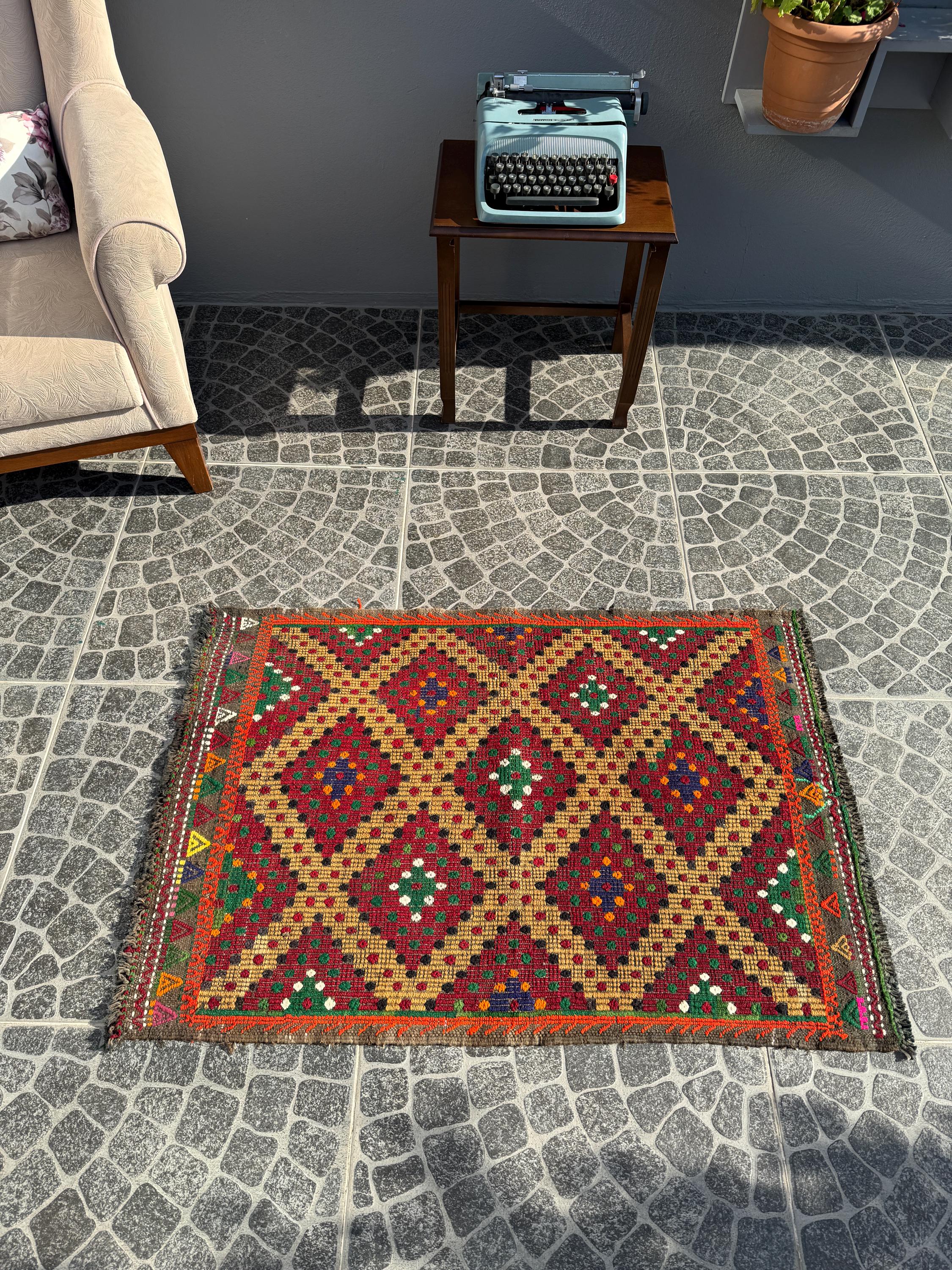 Vintage Turkish Kilim Rug, Handwoven Wool Anatolian Rug, Bohemian Decor (2.62x3.81 ft)