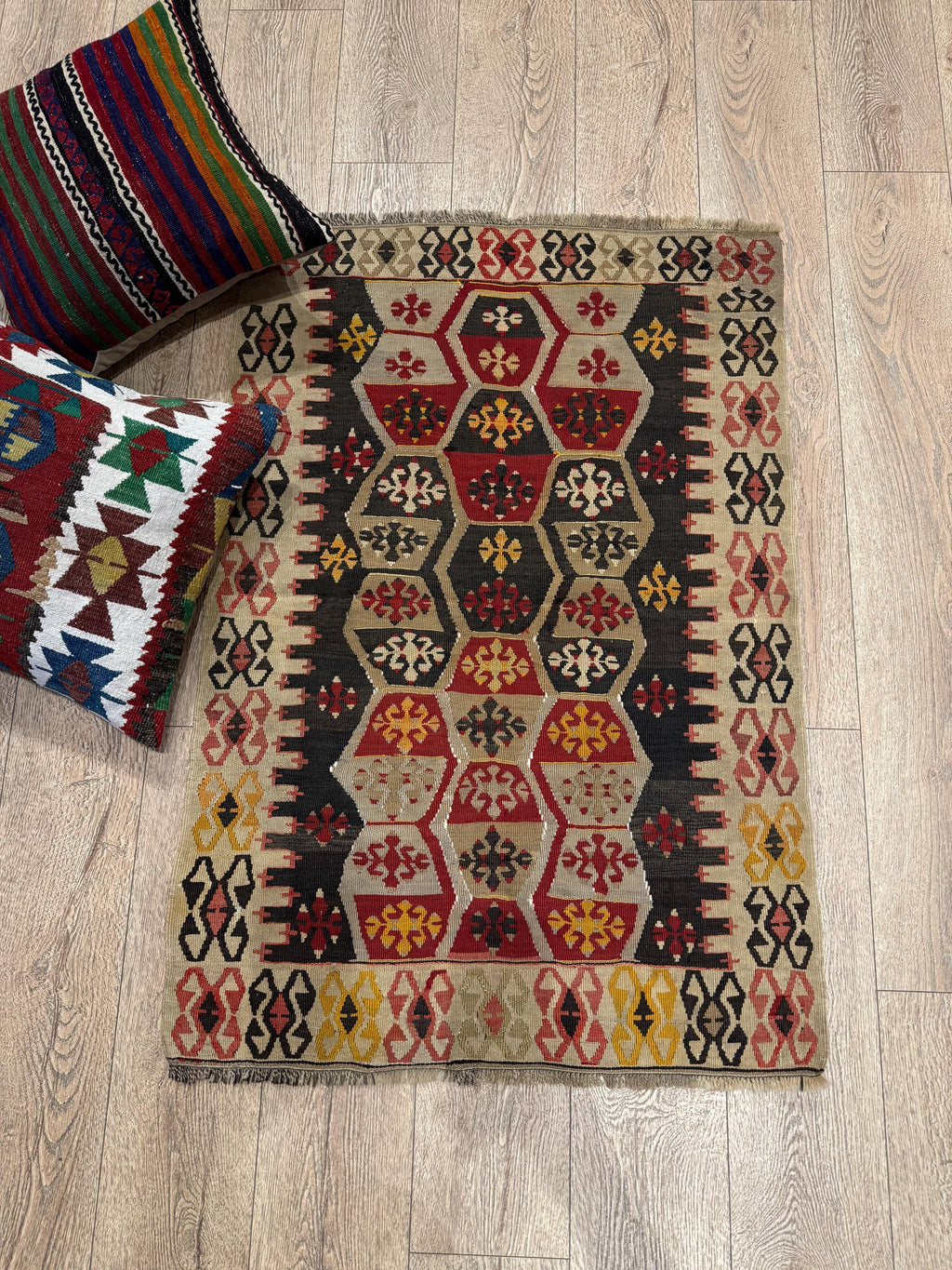 Vintage Turkish Kilim Rug, Handwoven Wool Medallion Rug (2.7 × 3.9 ft)