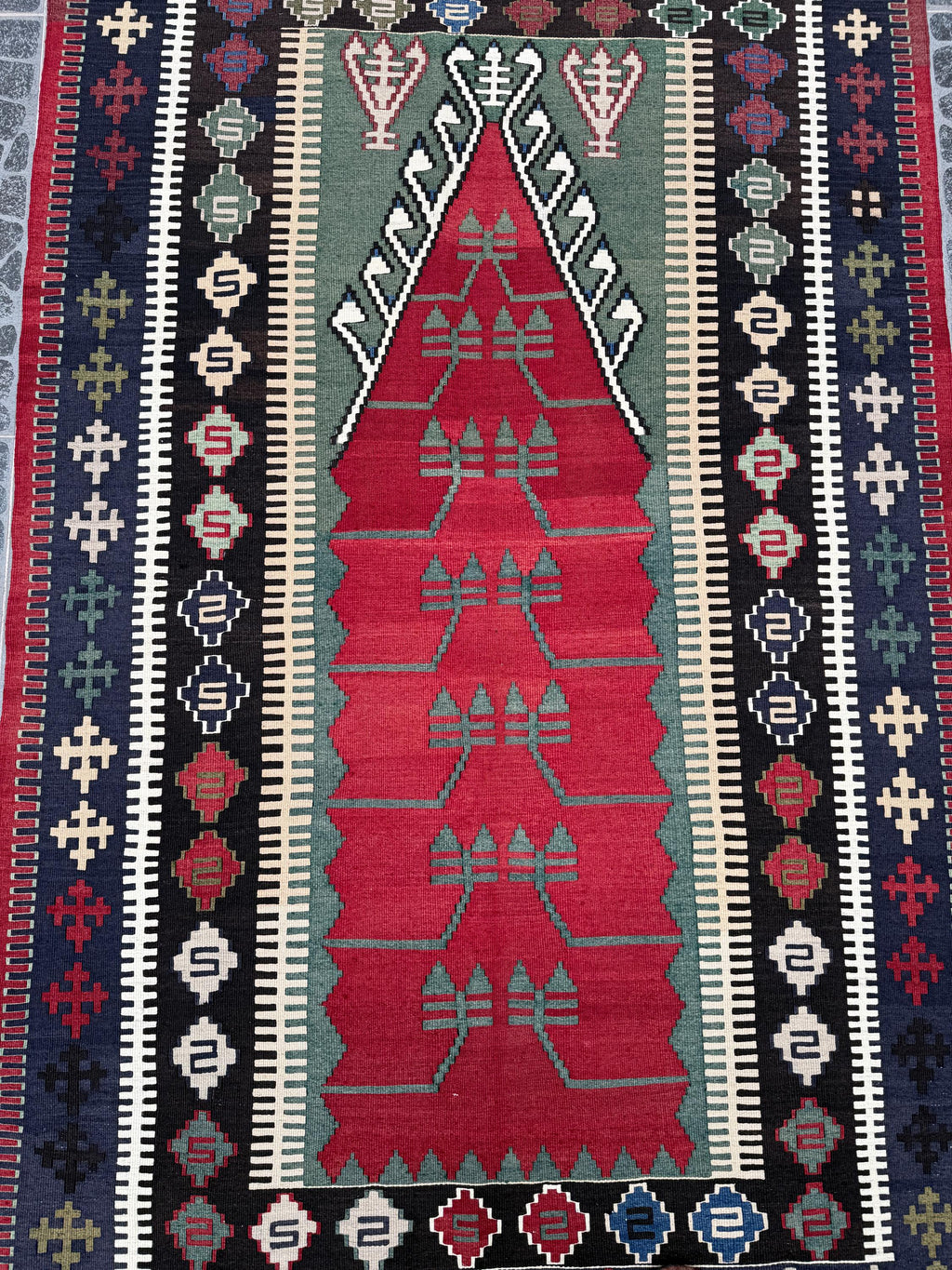 Vintage Mihrab Kilim Rug, Handwoven Turkish Prayer Rug (3.94x5.77 ft)