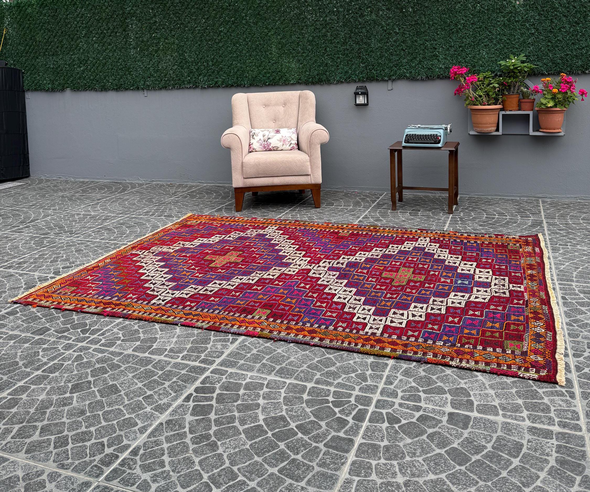 Vintage Turkish Kilim Rug, Handwoven Bohemian Decor (5.51x7.94 ft)