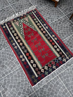 Vintage Mihrab Kilim Rug, Handwoven Turkish Prayer Rug (3.94x5.77 ft)