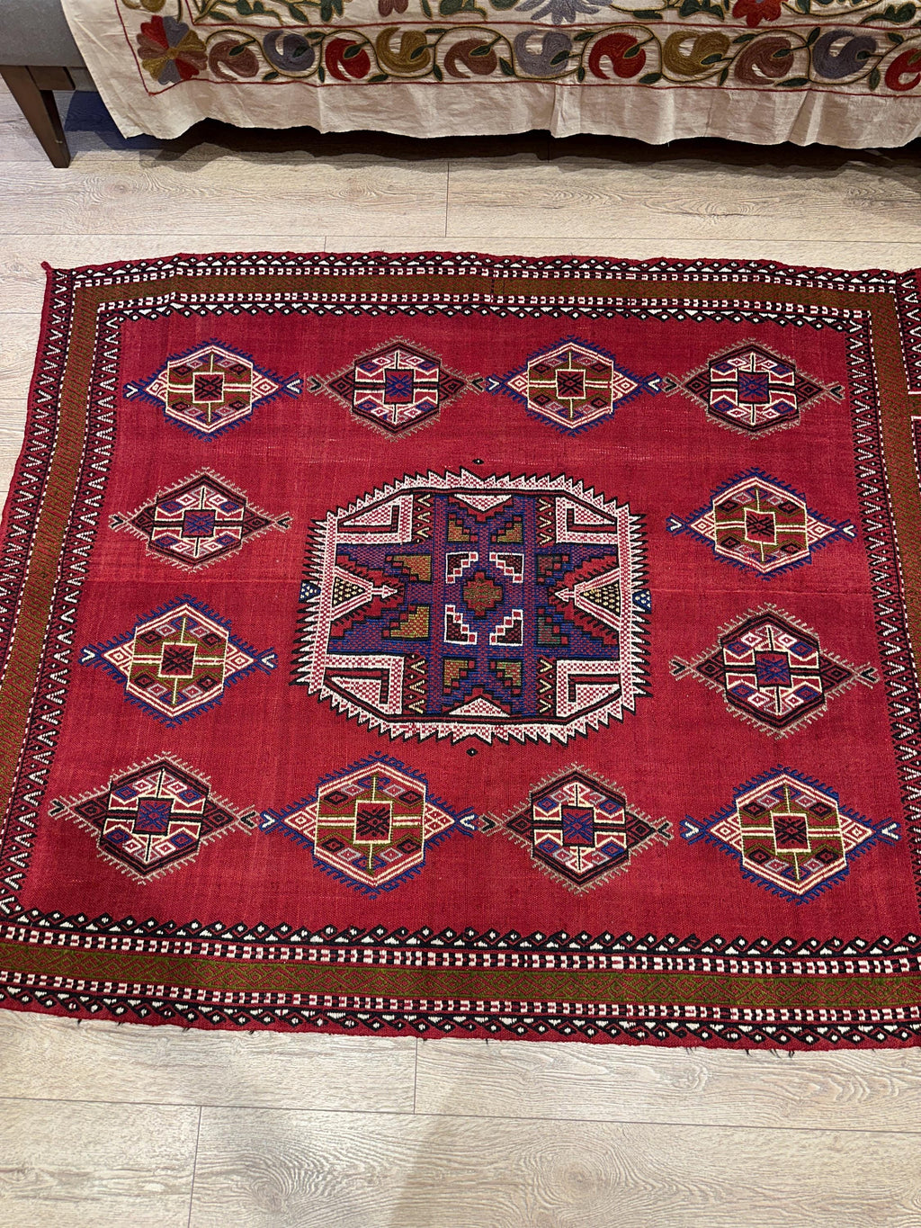 Vintage Turkish Kilim Rug – 4.4x5.9 ft, Handwoven Wool, Tribal Medallion