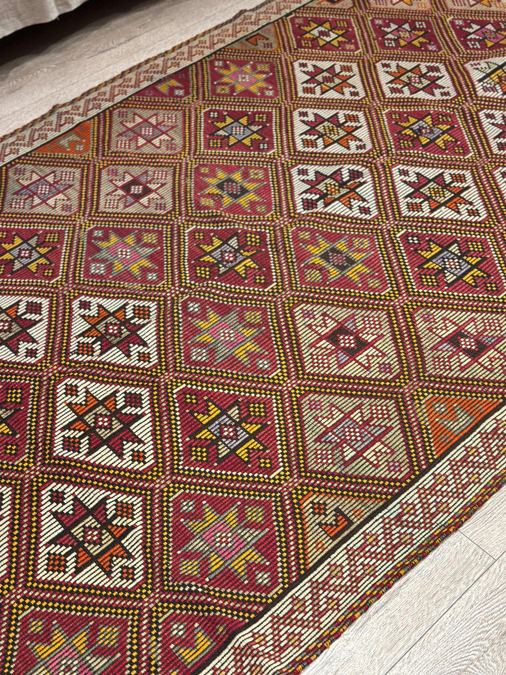 Vintage Turkish Kilim Rug – 4.6 x 8.2 ft, Handwoven Wool Star Diamond