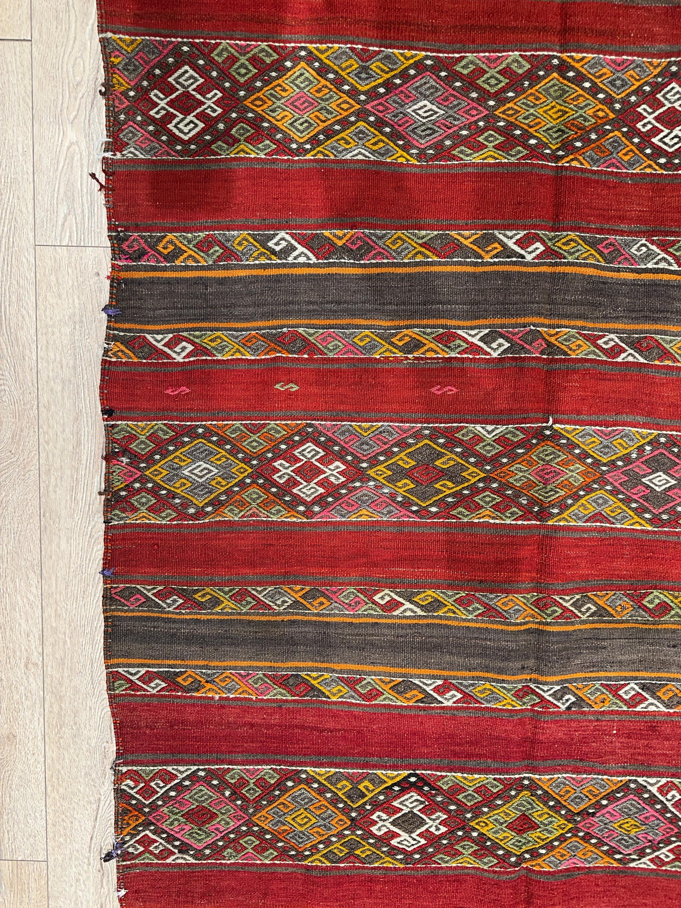 Vintage Turkish Kilim Rug – Handwoven Wool, Tribal Boho Decor (4.2 x 6.5 ft)