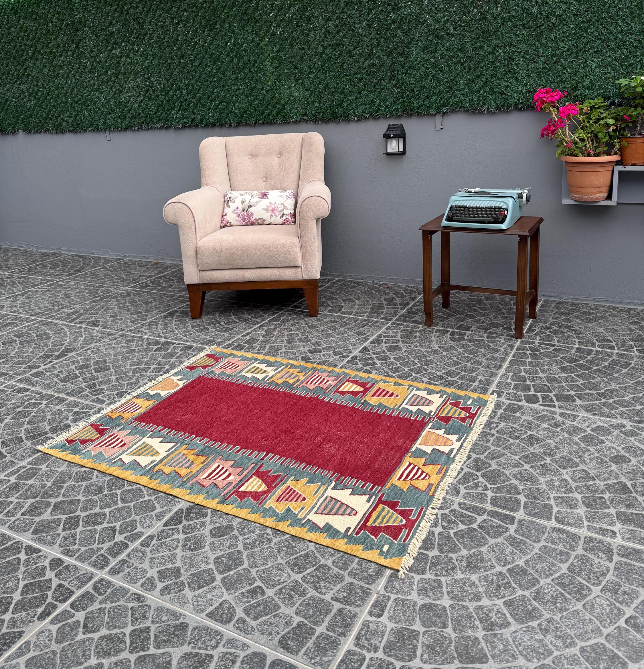 Vintage Handwoven Turkish Kilim Rug: Muska Motif Anatolian Decor (2.95 ft x 3.94 ft)