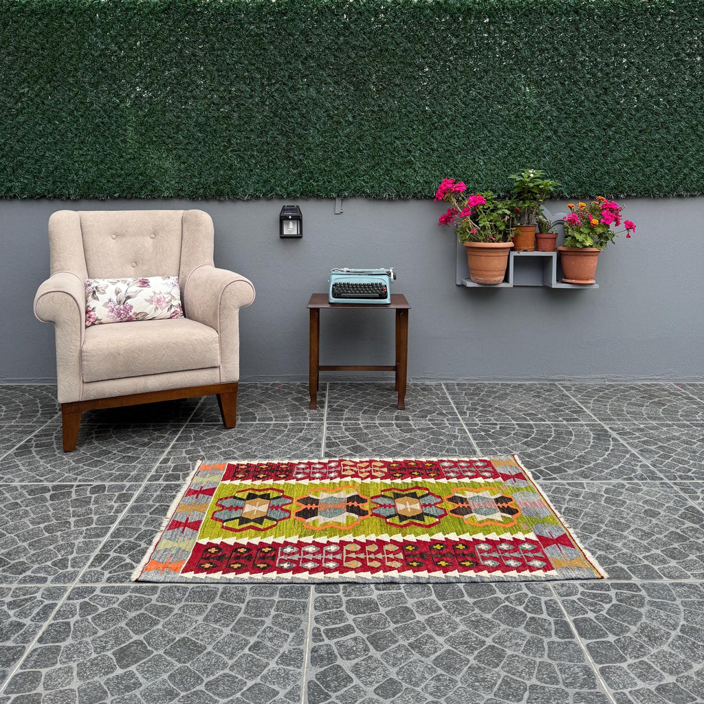 Vintage Turkish Eşme Kilim | Vibrant Green & Red Geometric Wall Hanging Rug | 2.6x3.9 ft (80x118 cm)