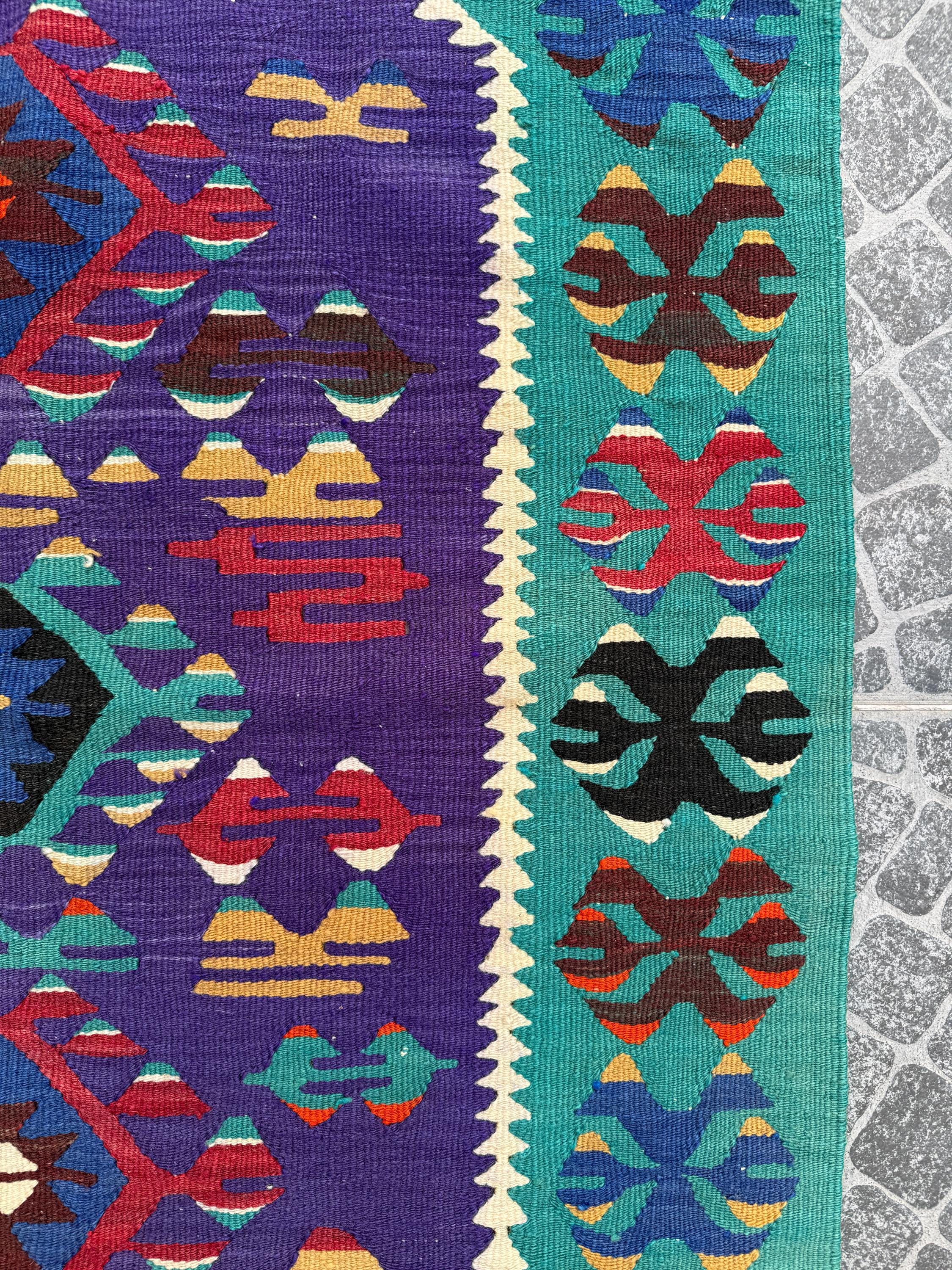 Vintage Turkish Kilim Rug – Handwoven Bohemian Decor (3.28x4.4 ft)