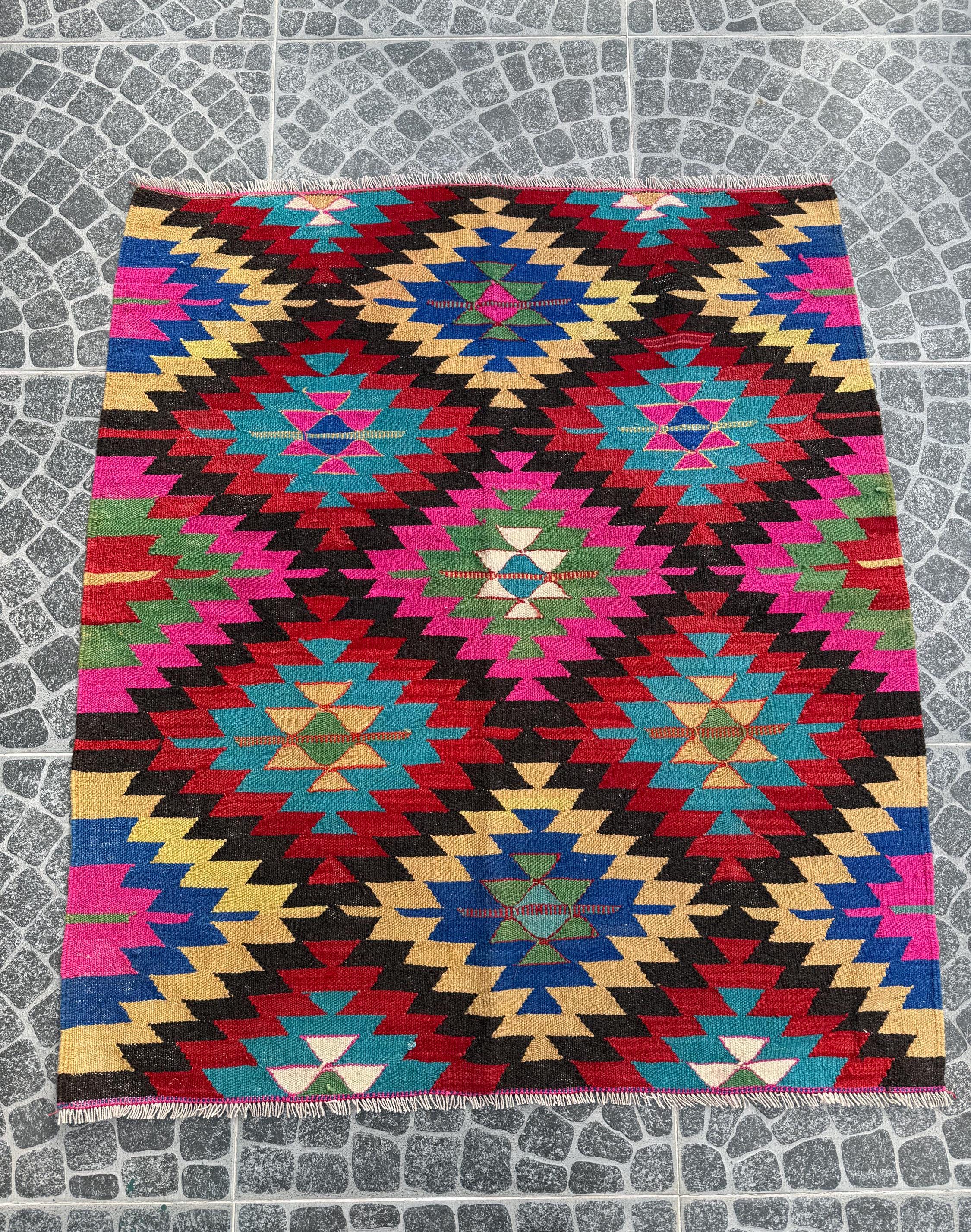 Vintage Turkish Kilim Rug, Handwoven Boho Decor (4.07x4.59 ft)