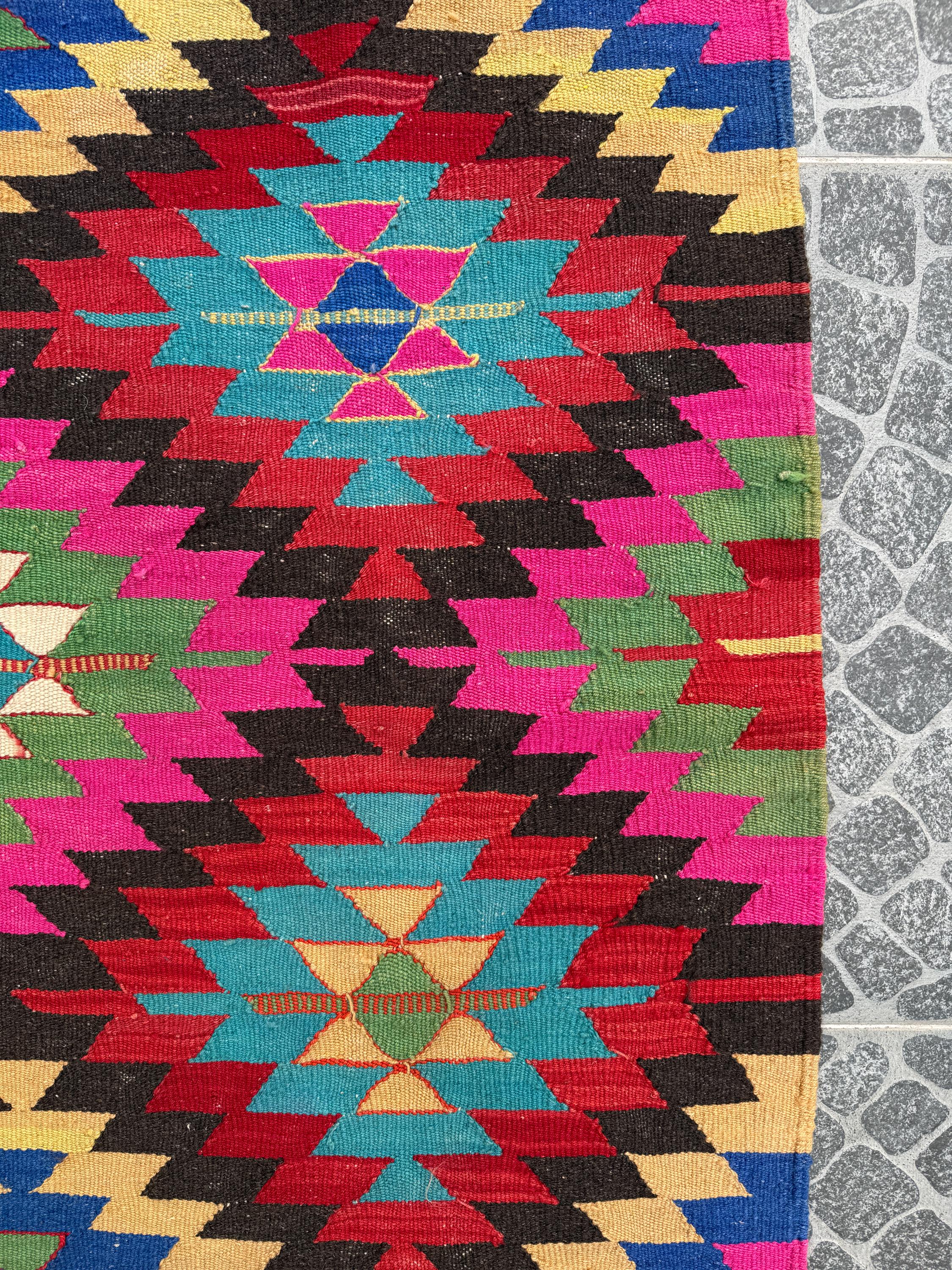 Vintage Turkish Kilim Rug, Handwoven Boho Decor (4.07x4.59 ft)