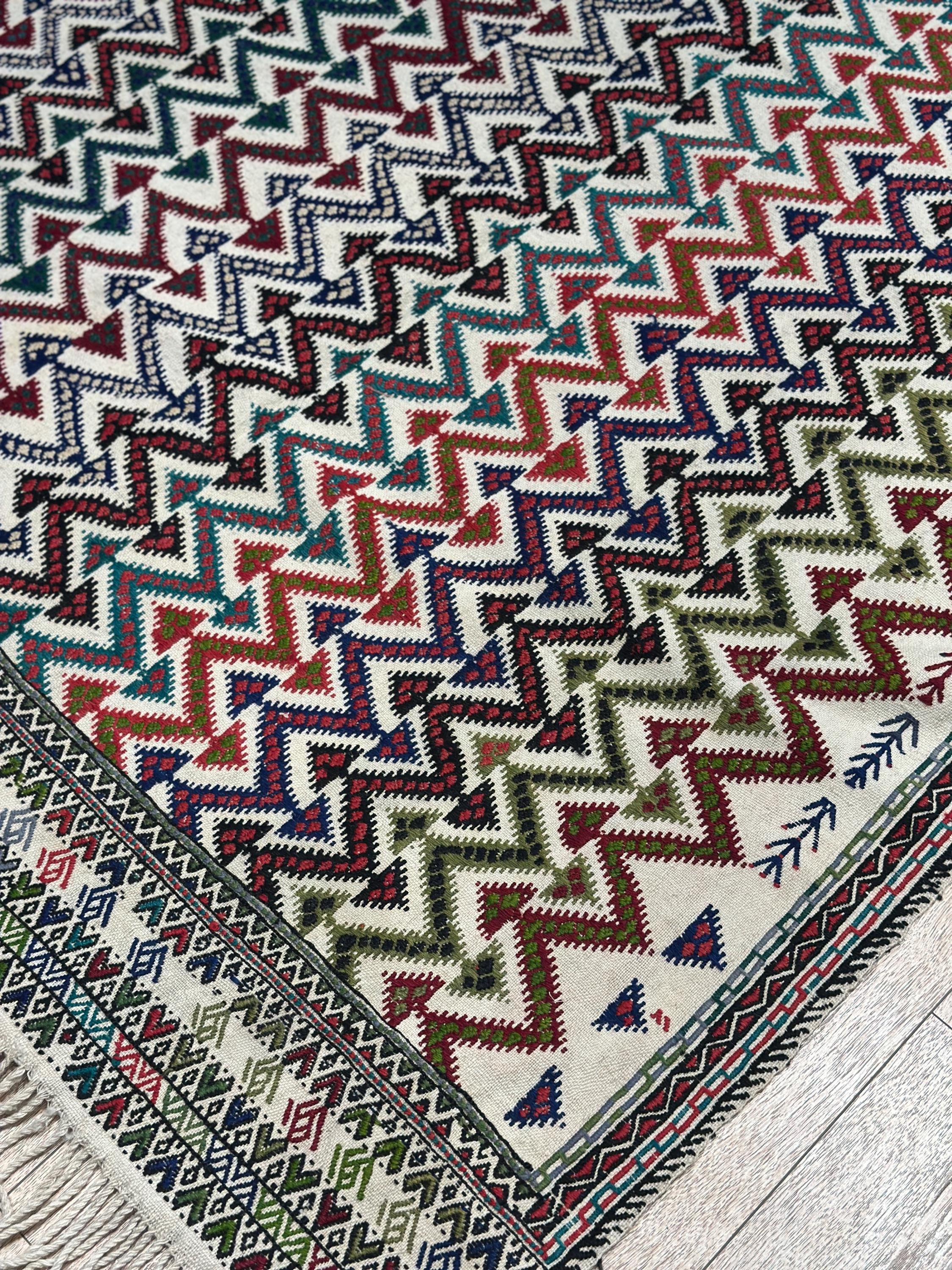 Vintage Turkish Kilim Rug (4.8 x 6.7 ft) – Handwoven Wool, Tribal Zigzag Design