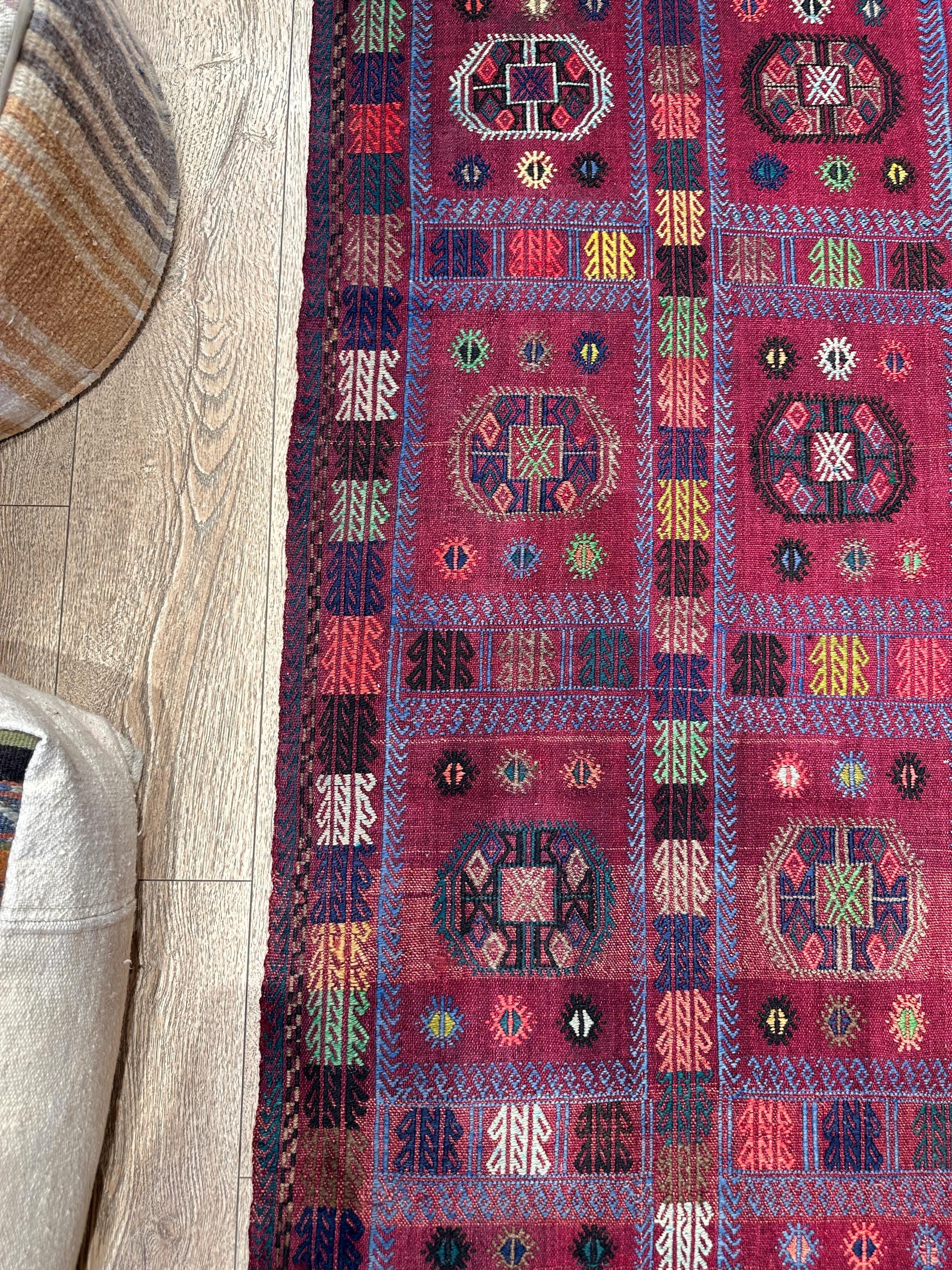 Vintage Turkish Kilim Rug, Handwoven Wool, Tribal Medallion Decor (4.49 x 5.57 ft)