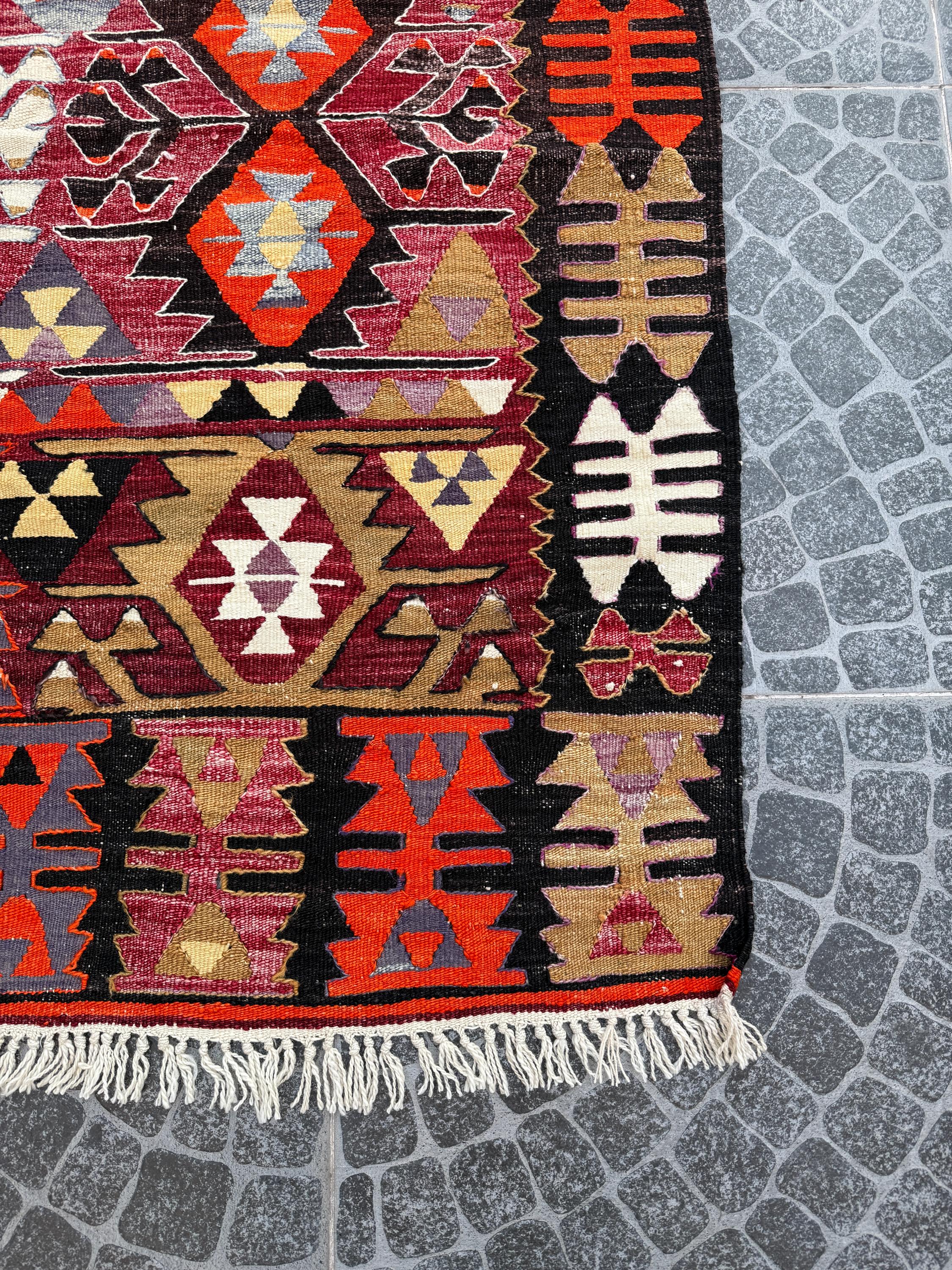 Vintage Anatolian Kilim Rug, Handwoven Wool, Bohemian Decor (4.27x6.07 ft)